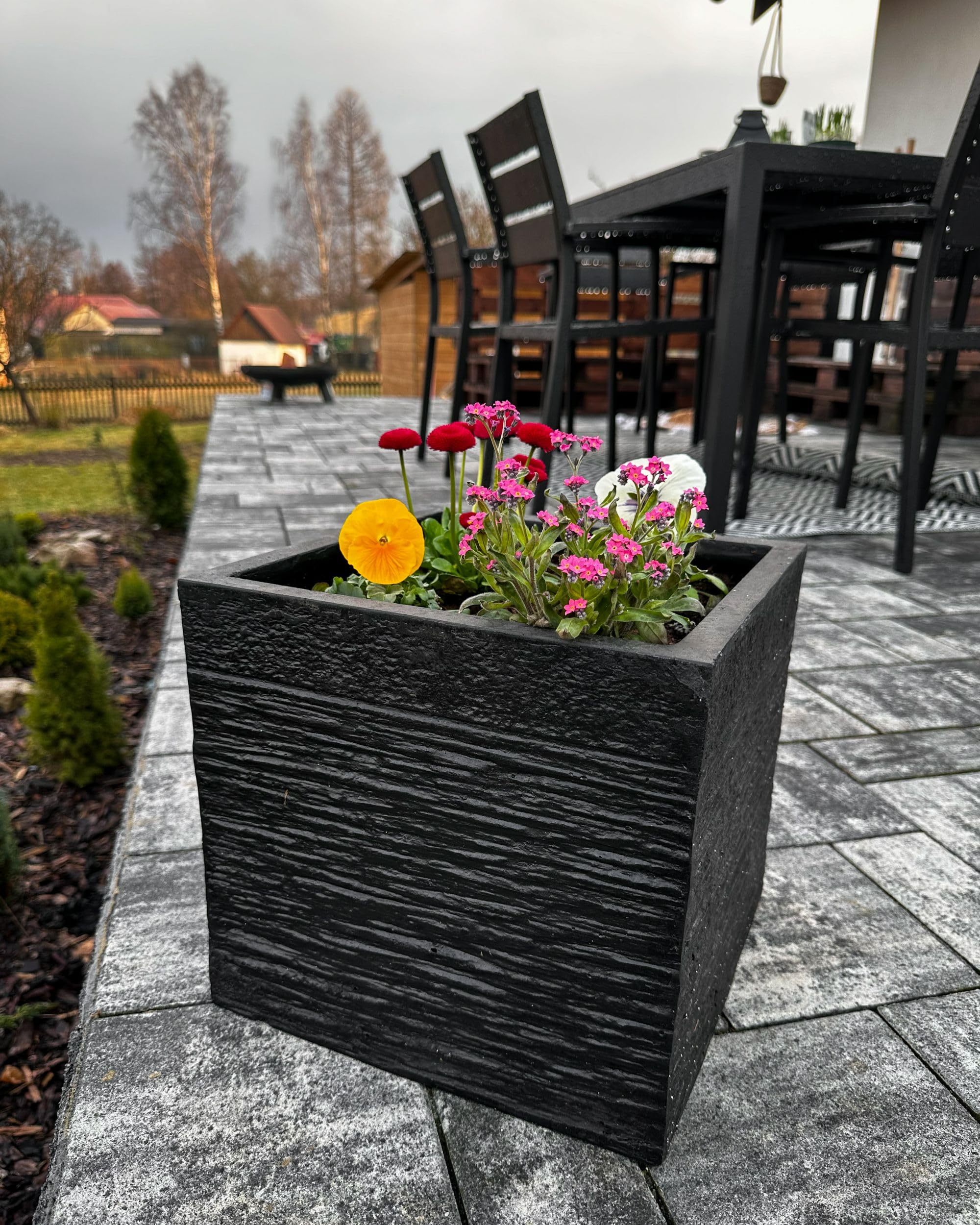 beliani-paros-blumentopf-schwarz-30-cm-bertopf image 8