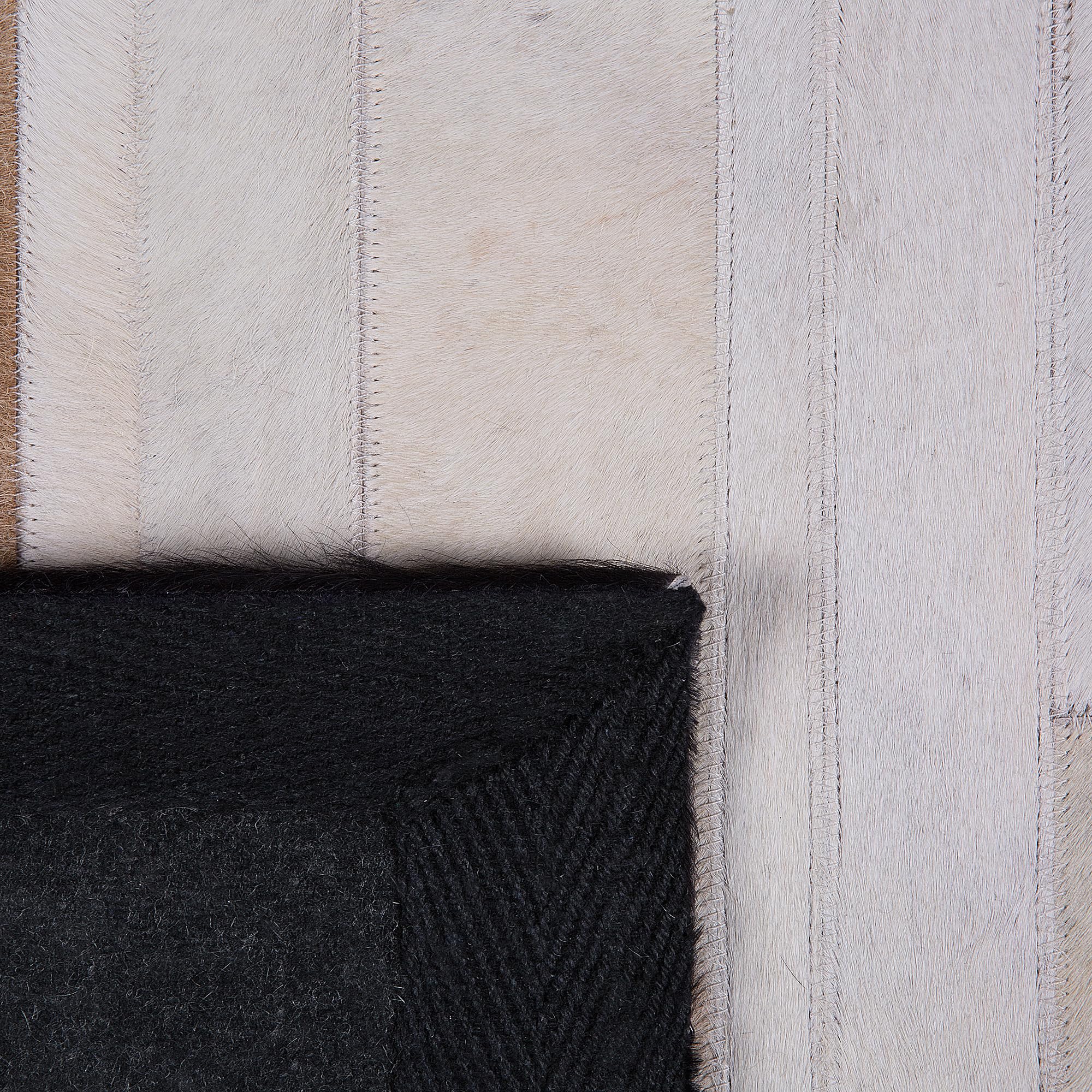 beliani-dalyan-kuhfellteppich-140x200-schwarz-beige image 7
