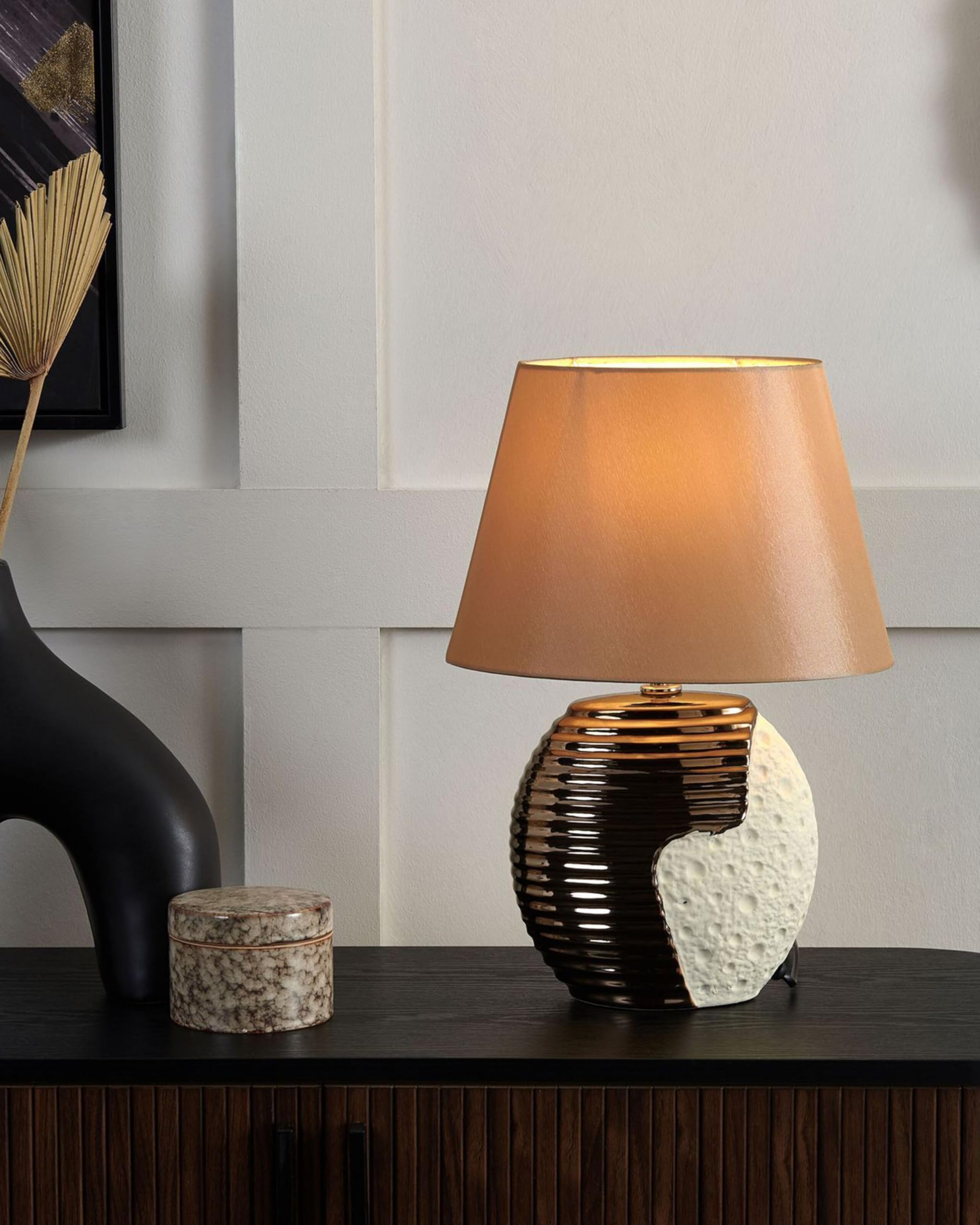 beliani-esla-tischlampe-beige-porzellan-messing-e27 image 2