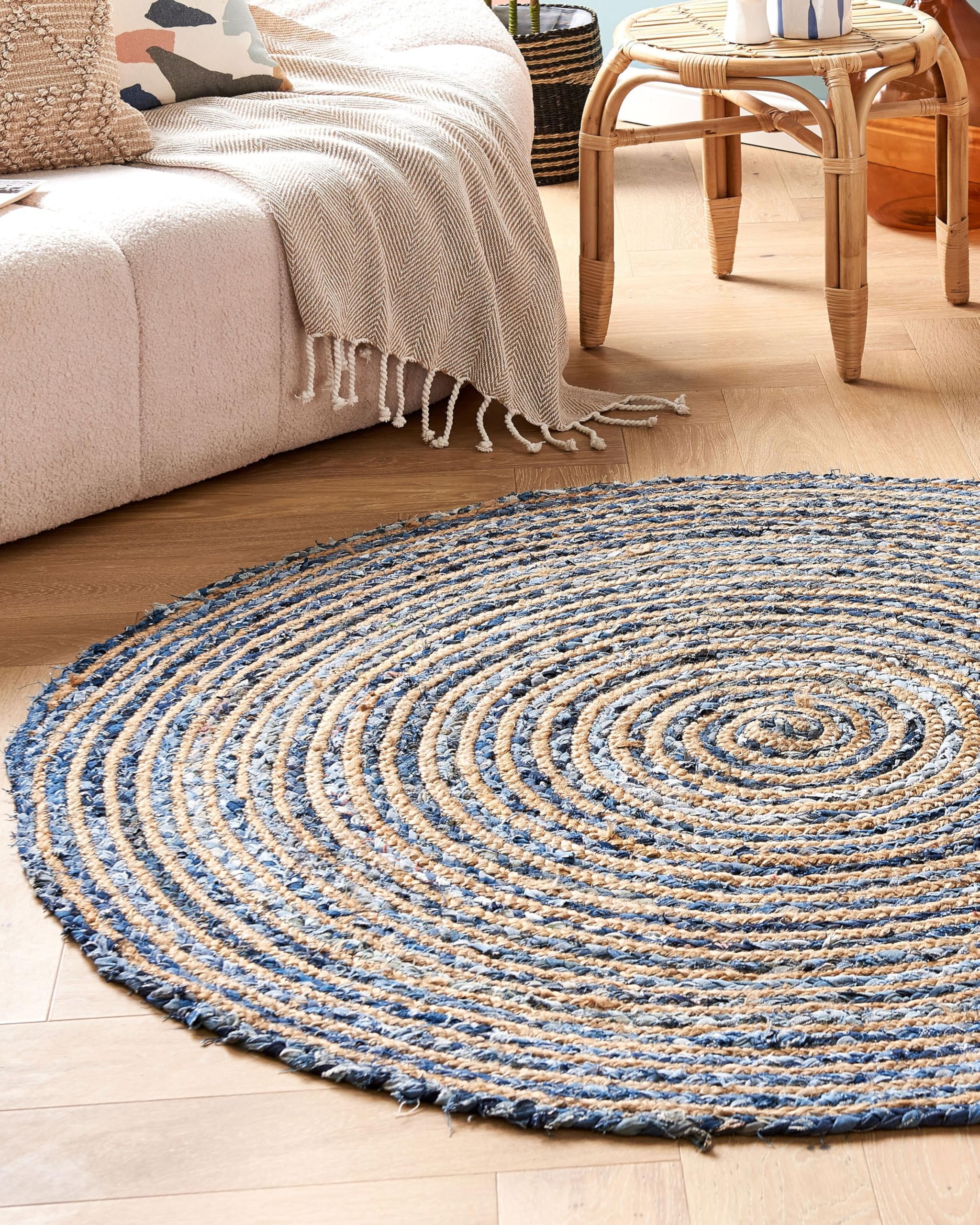 beliani-laventler-teppich-rund-140-blau-beige-baumwolle-jute-boho image 2