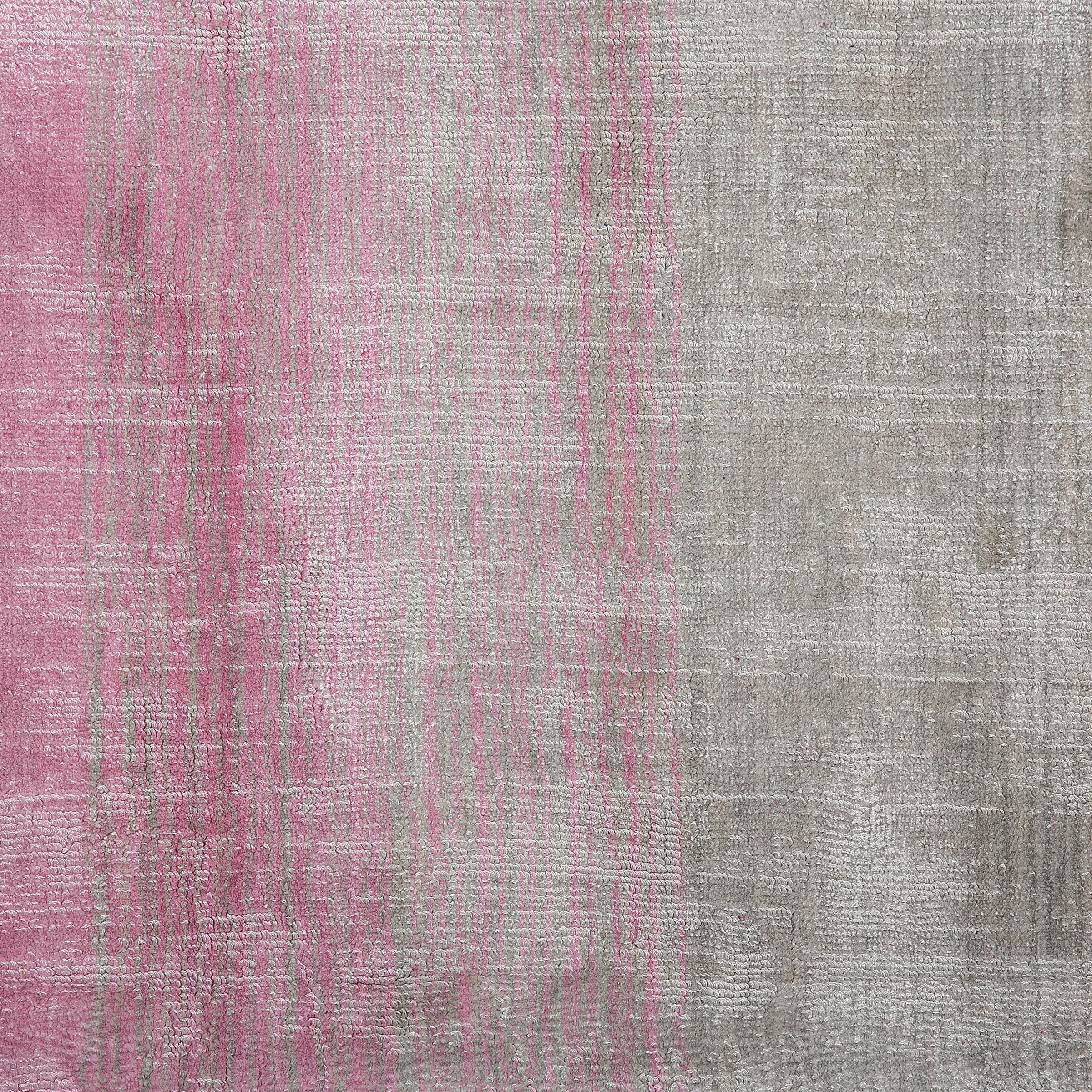 beliani-ercis-teppich-viskose-grau-rosa-140x200-cm image 4