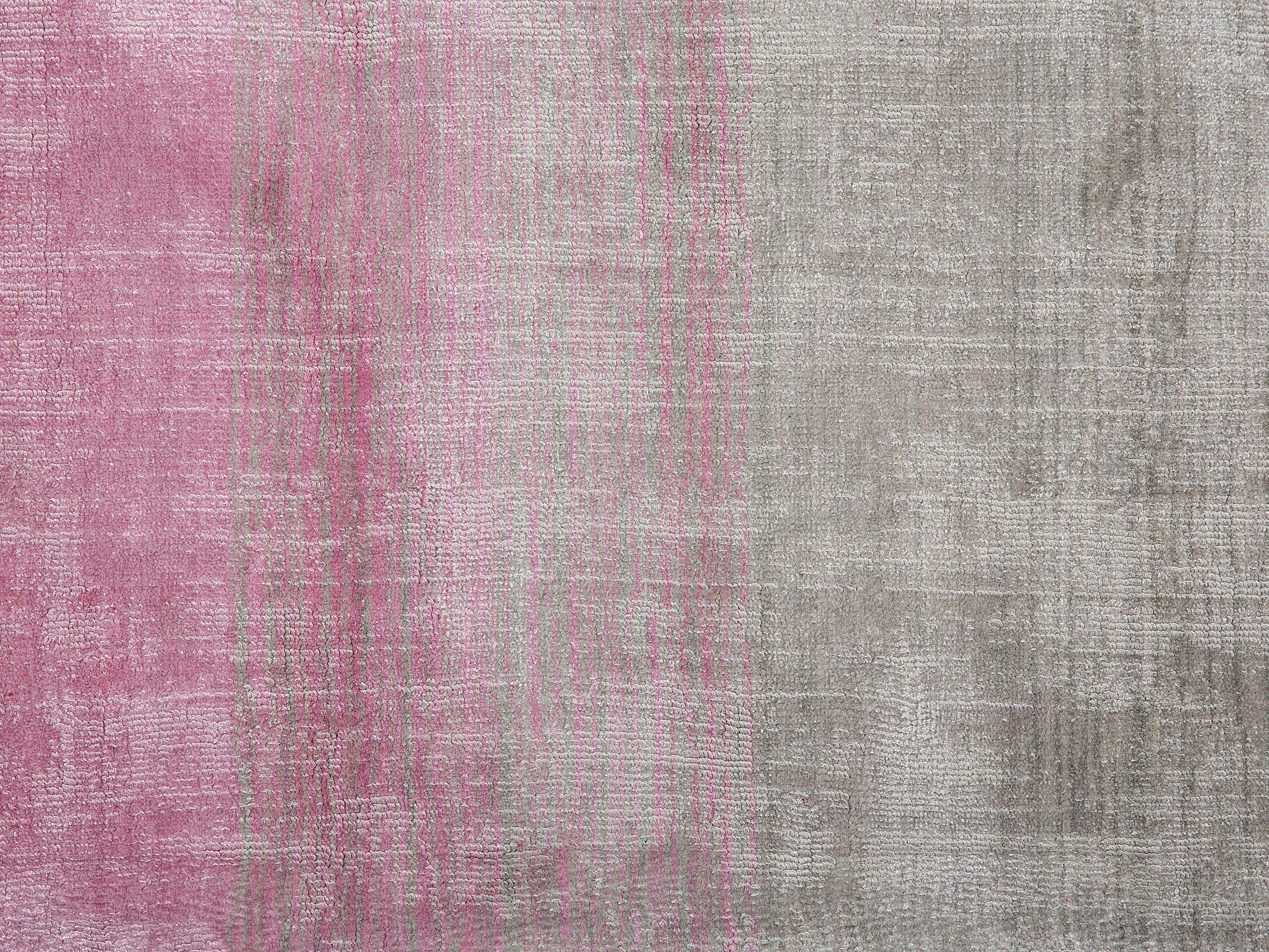 beliani-ercis-teppich-viskose-grau-rosa-140x200-cm image 5