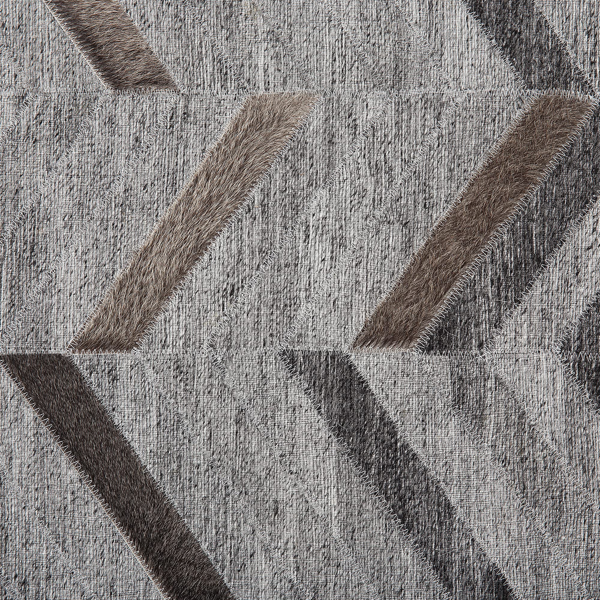 beliani-arkum-teppich-140x200-grau-leder-zickzack-muster image 4