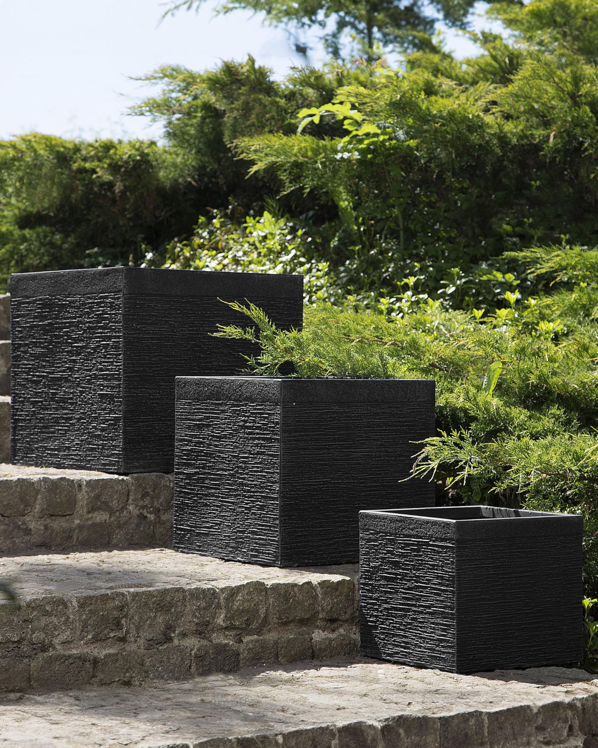 beliani-paros-blumentopf-schwarz-30-cm-bertopf image 2