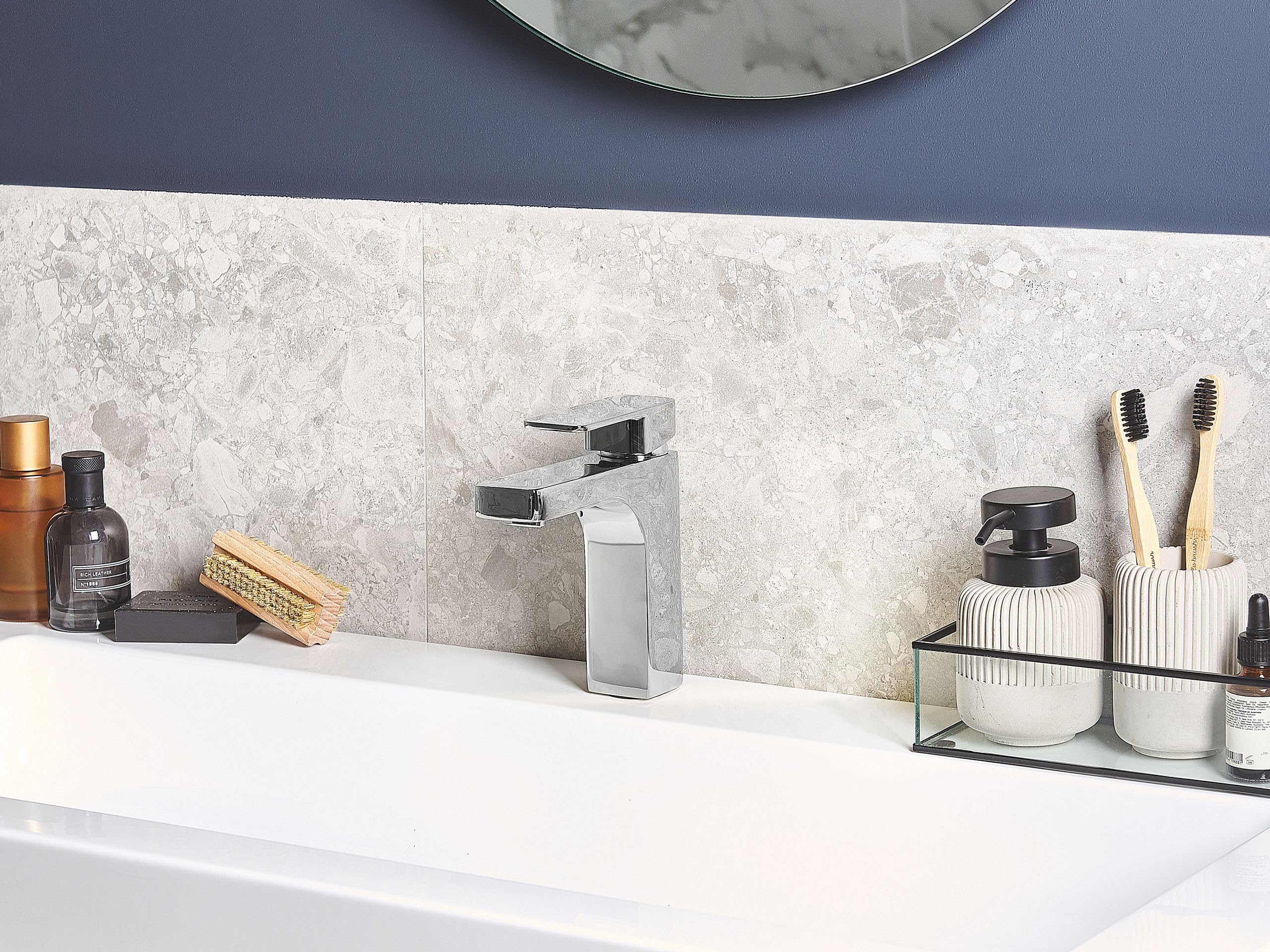 beliani-irupu-wasserhahn-silber-messing-waschbecken-einhebel image 2