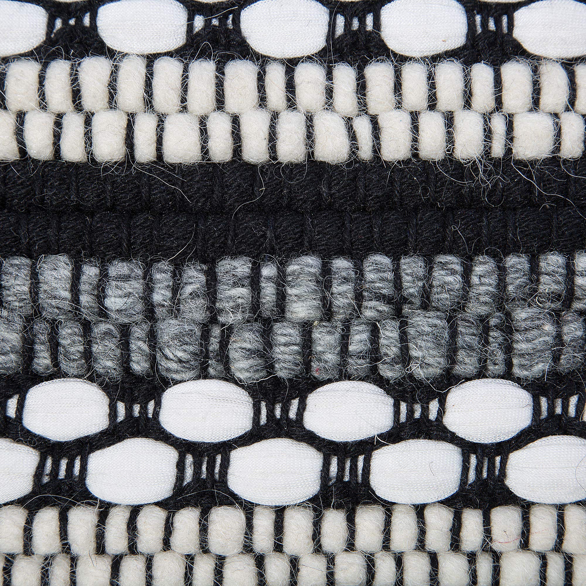 beliani-guntur-pouf-gestrickt-wei-schwarz-boho image 8