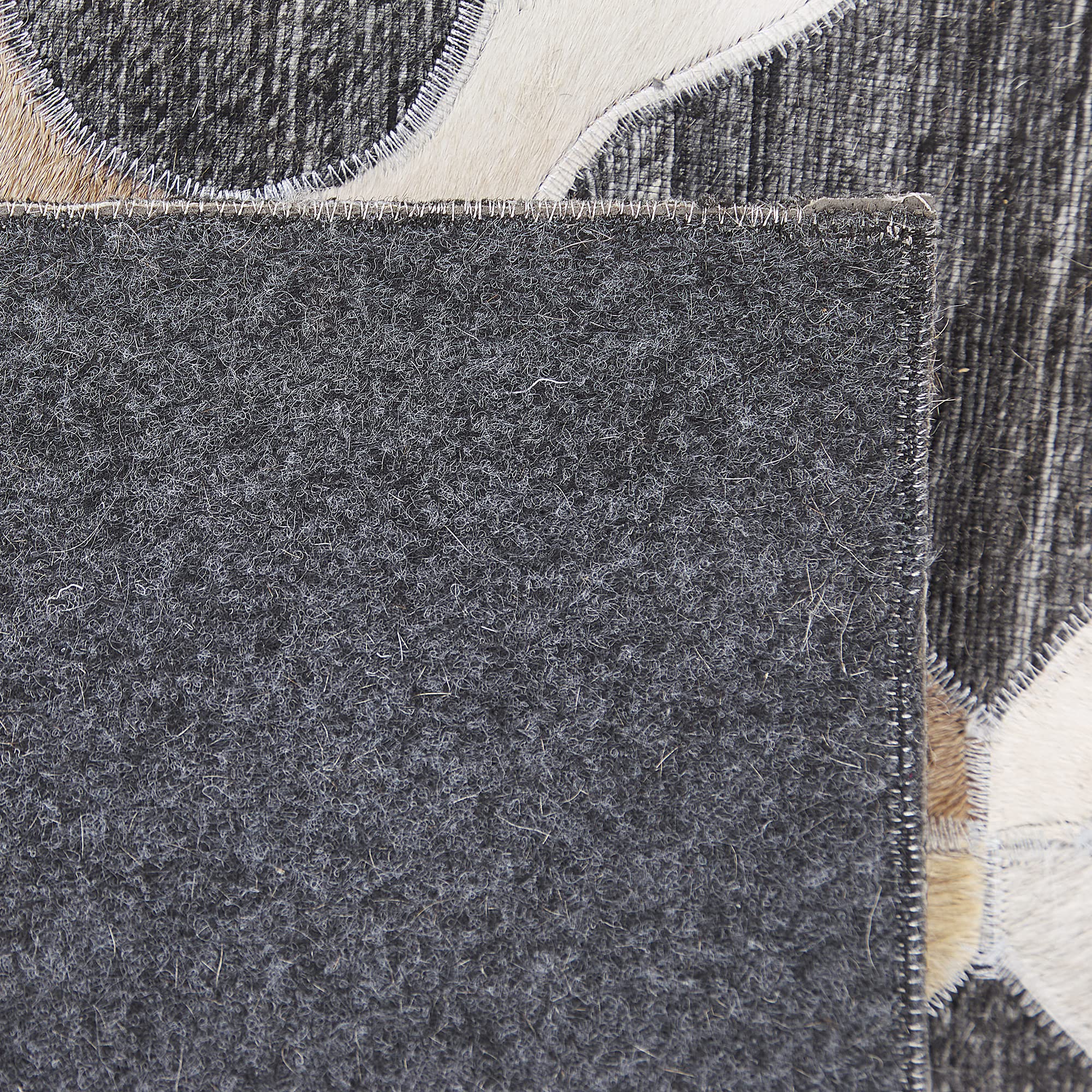 beliani-rolunay-teppich-140x200-cm-grau-beige-leder-patchwork image 6