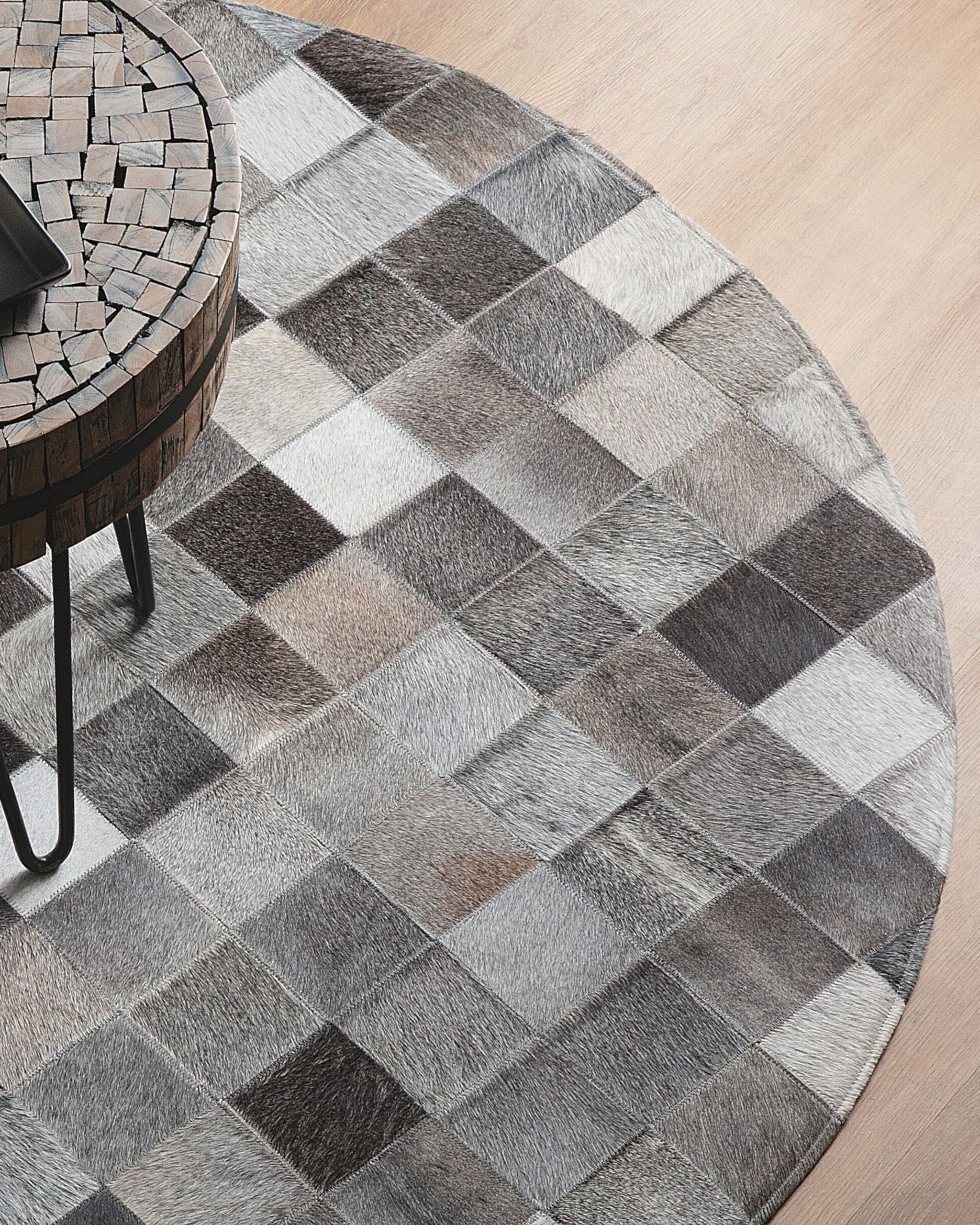 beliani-bergama-teppich-rund-140-patchwork-grau-kuhfell image 3