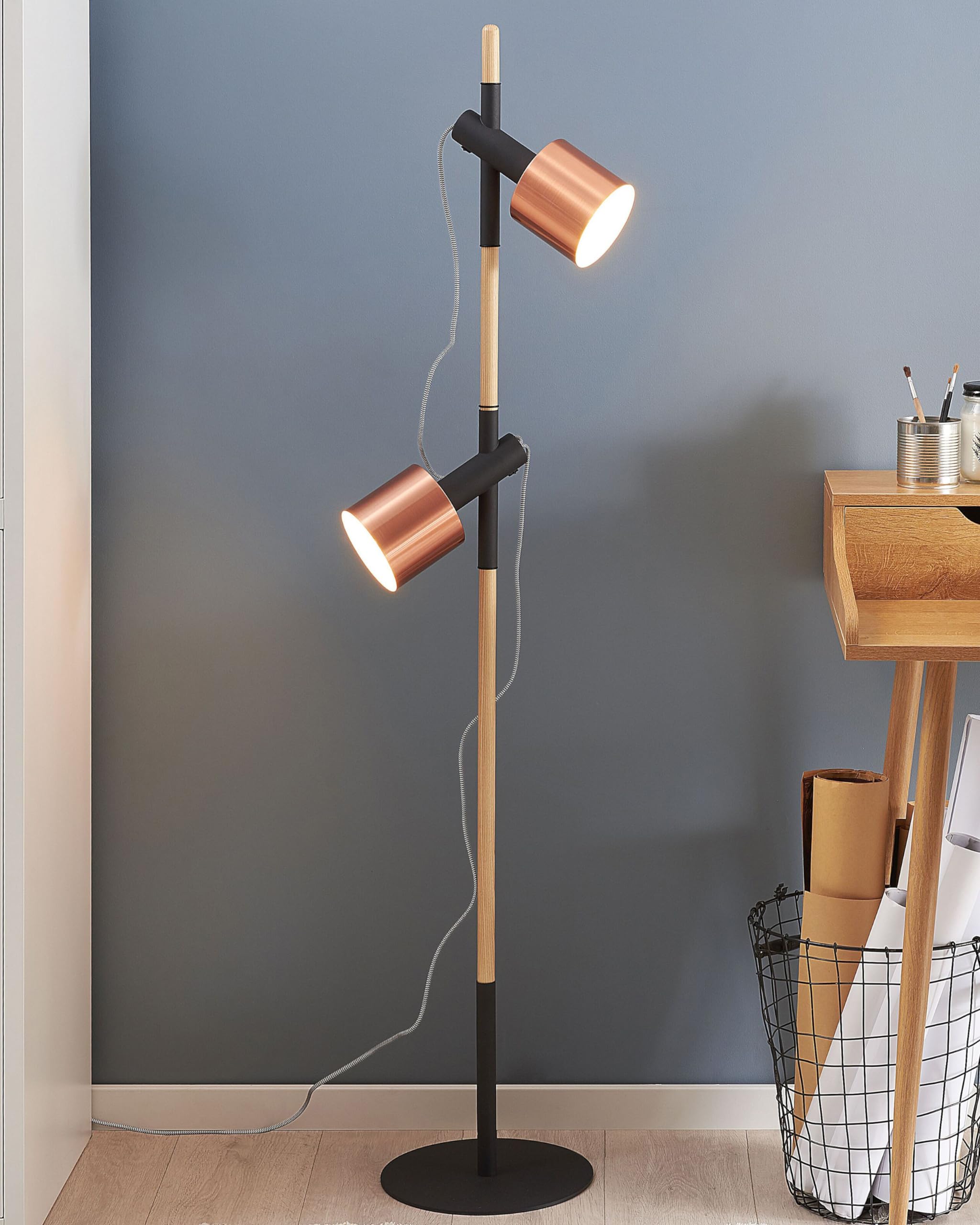beliani-owens-stehlampe-metall-holz-schwarz-125-cm-2-flammig image 2