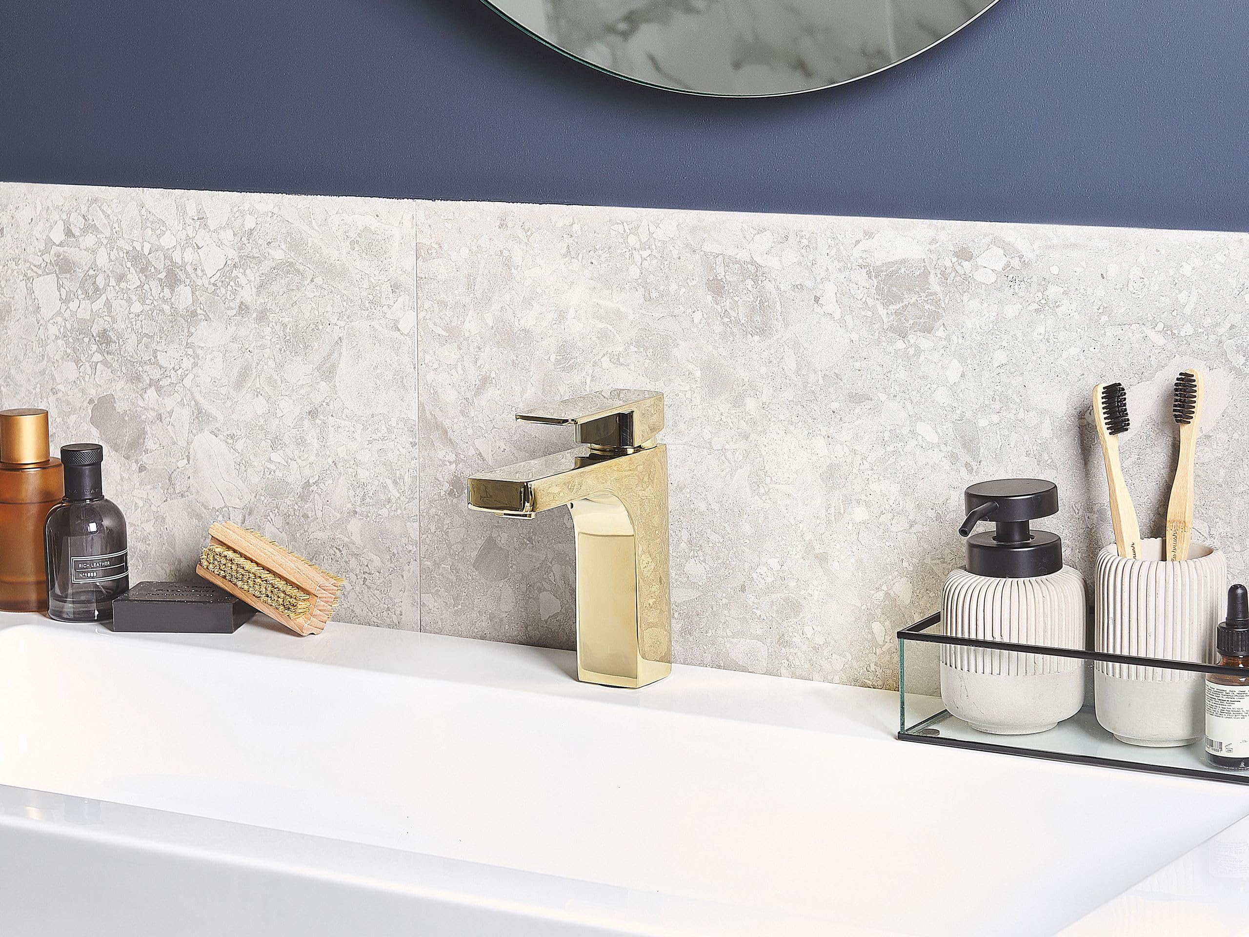 beliani-irupu-wasserhahn-gold-messing-waschbecken-einhebel image 2