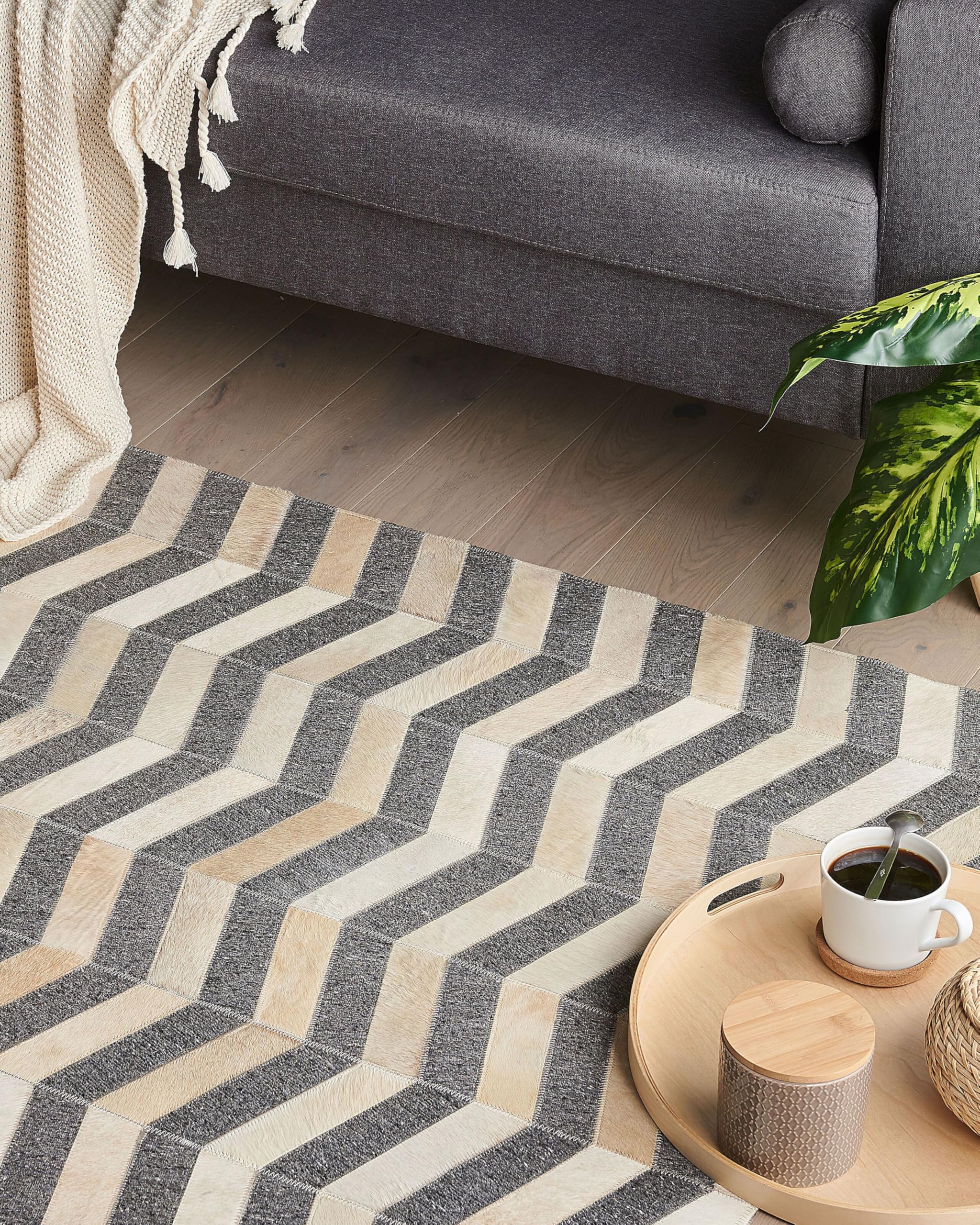 beliani-bagozze-teppich-160x230-cm-grau-beige-leder-patchwork image 2