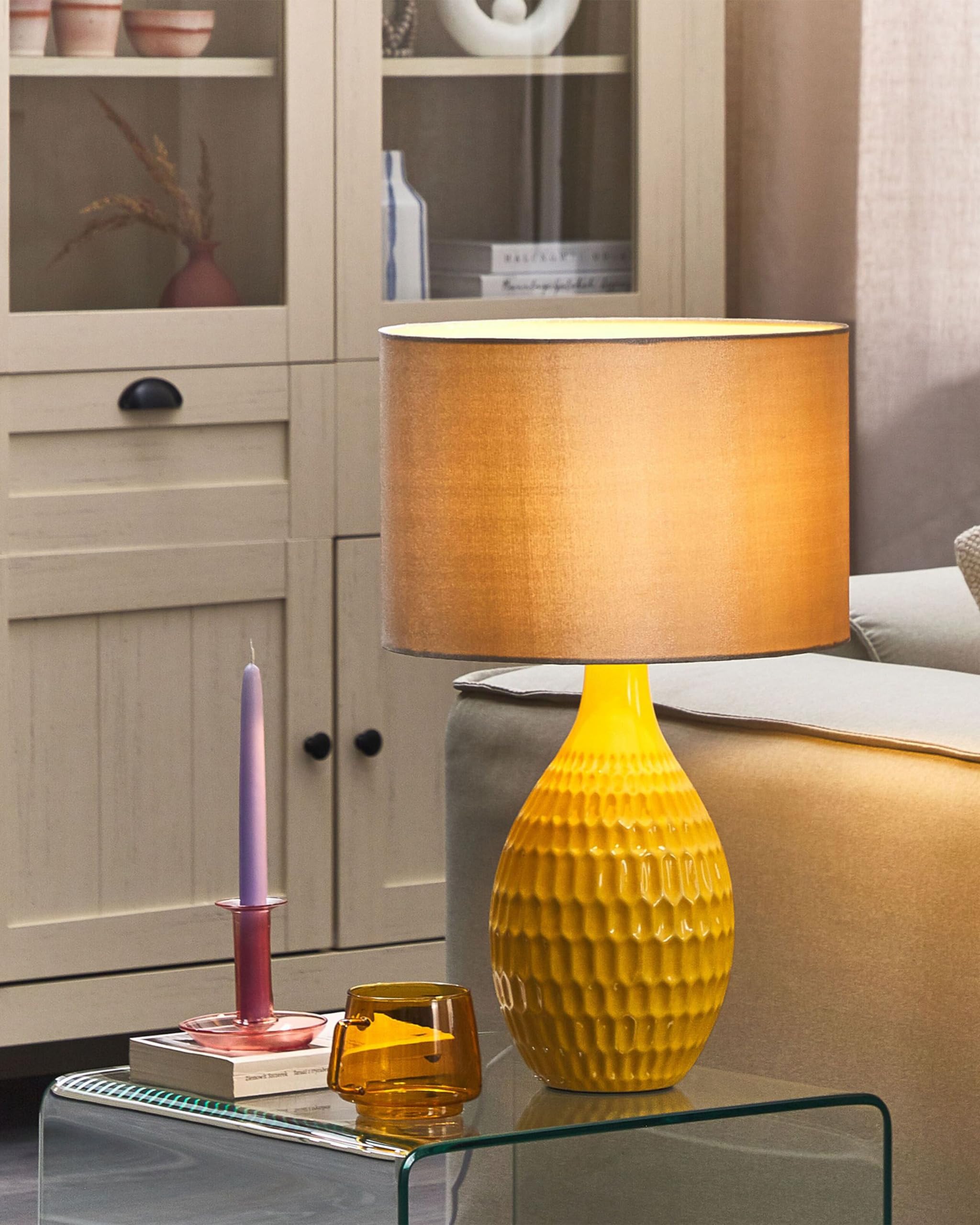 beliani-haddas-tischlampe-keramik-gelb-54-cm-mit-samtschirm image 2