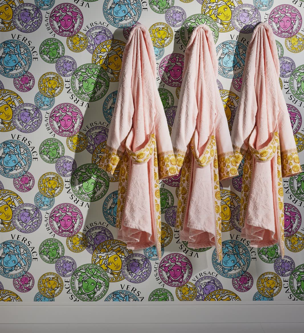 a-s-cr-ation-versace-wallpaper-386101-vliestapete-wei-medusa image 3