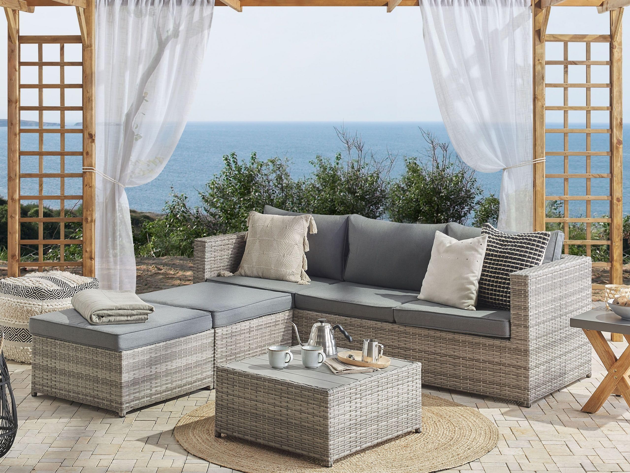 beliani-sabbia-lounge-set-polyrattan-rechts-grau-mit-ottomanen image 2