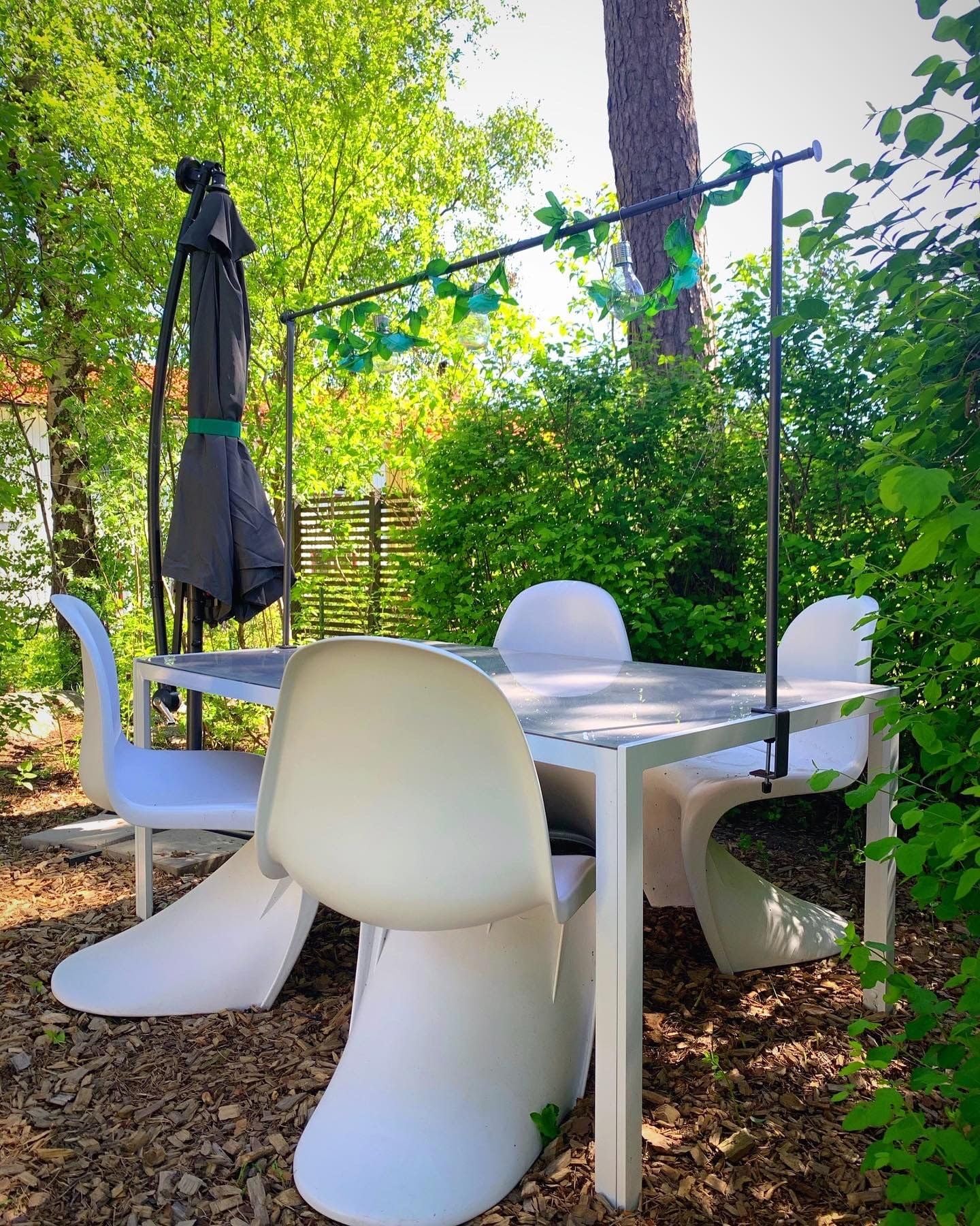 beliani-catania-gartentisch-160x90-grau-glas-6-personen image 8