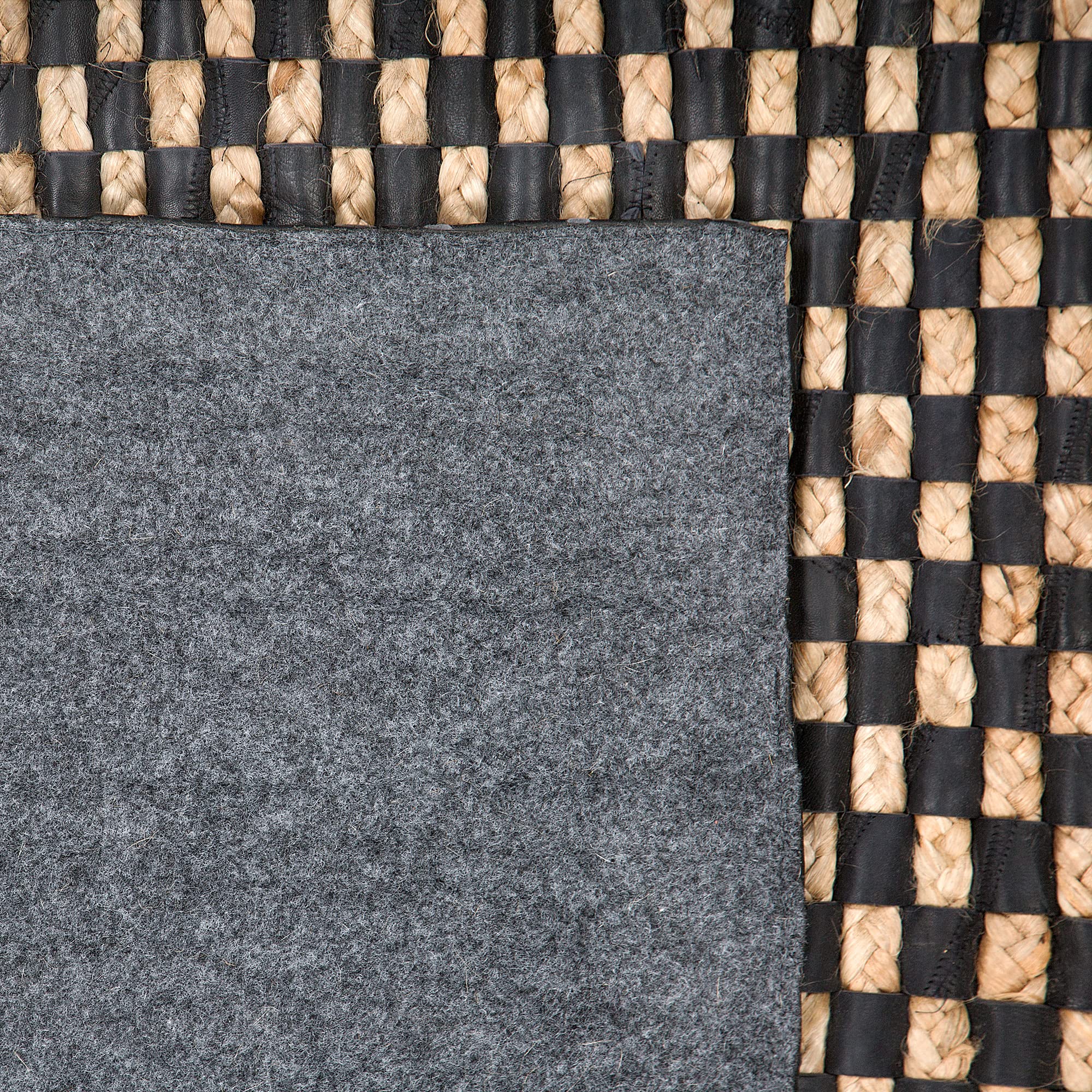 beliani-gerce-ii-teppich-140x200-beige-schwarz-leder-jute-kariert image 4