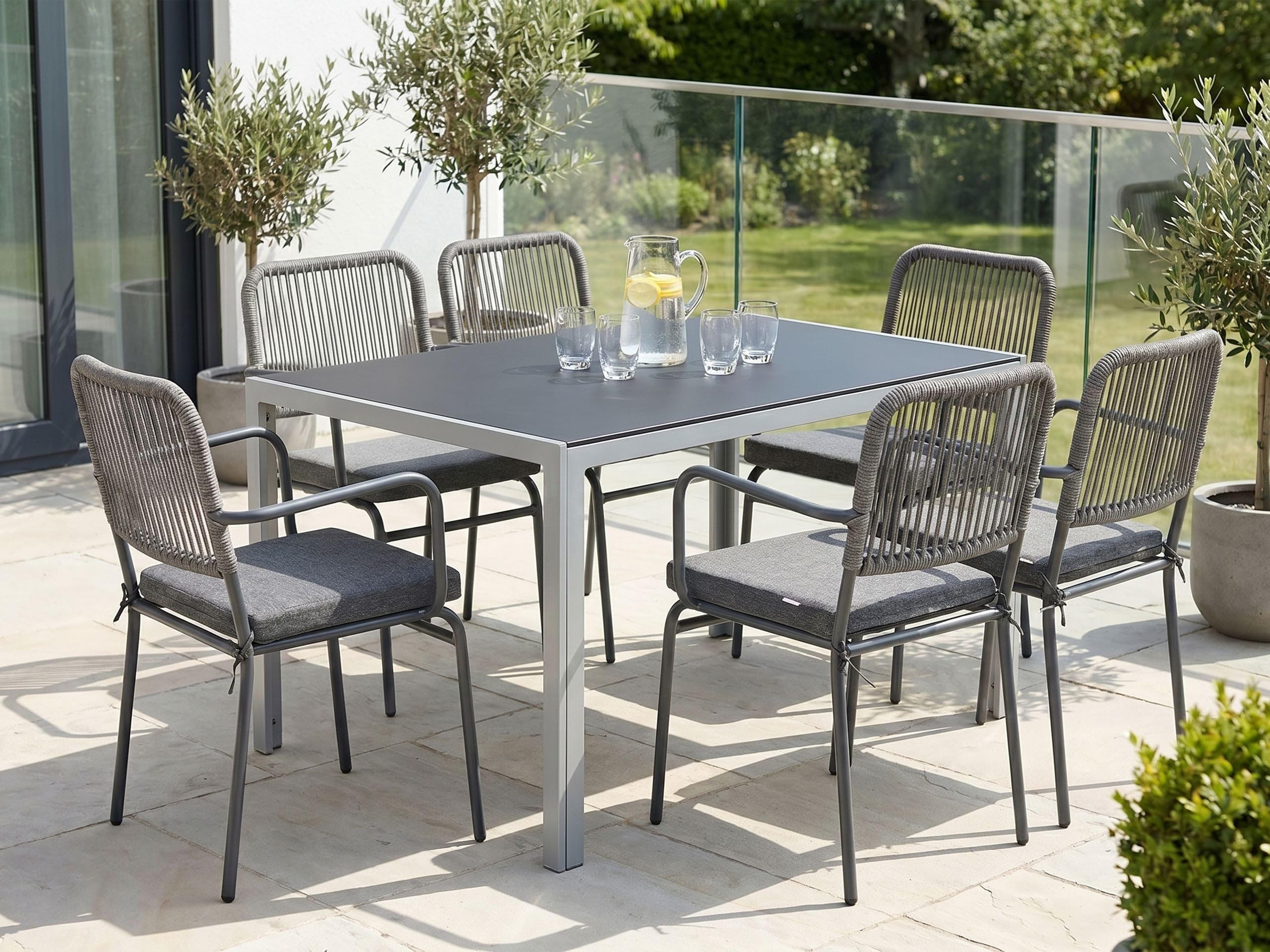 beliani-catania-gartentisch-glas-schwarz-160x90-f-r-6 image 2