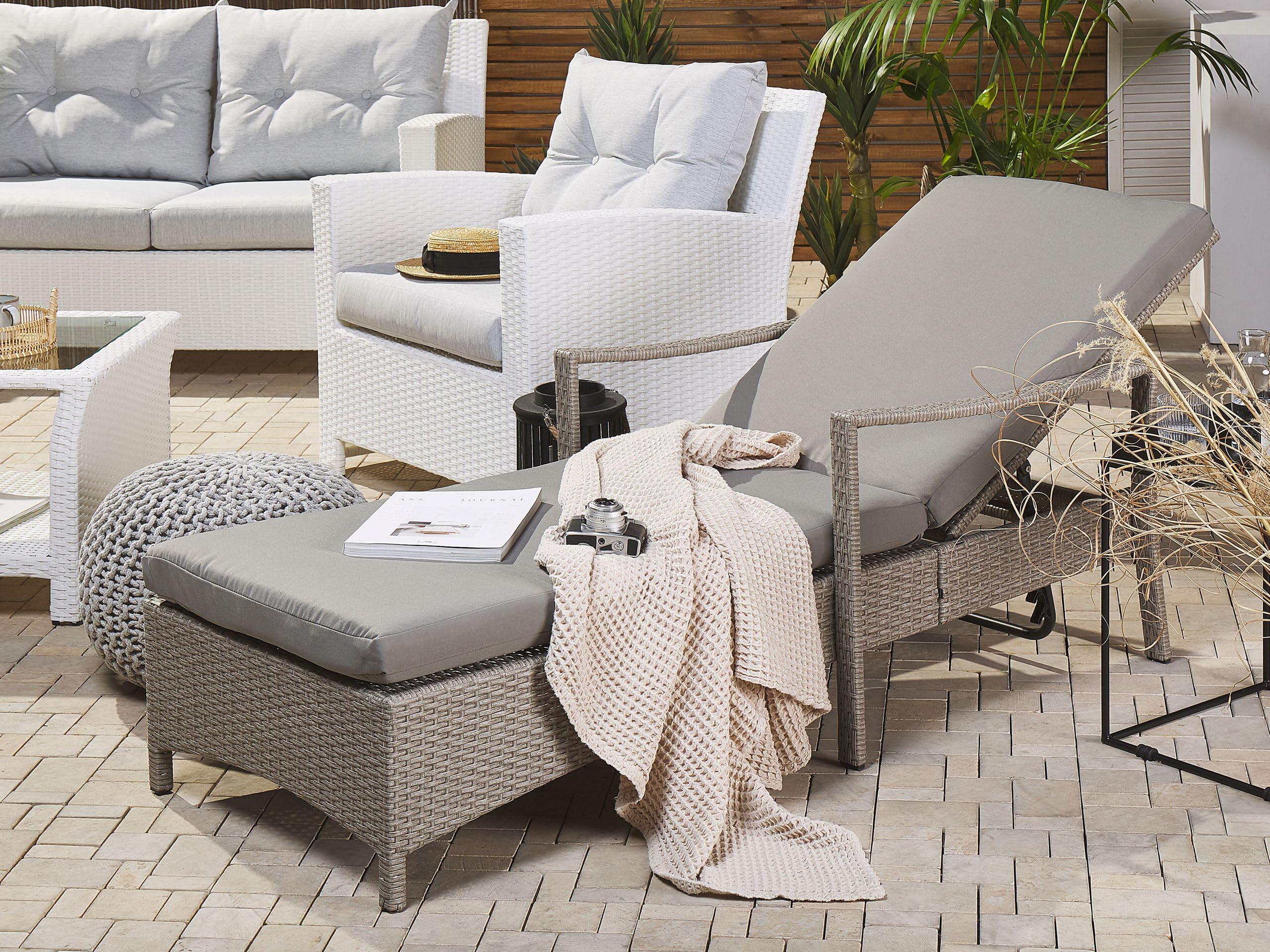 beliani-vasto-sonnenliege-taupe-grau-rattan-verstellbar image 2