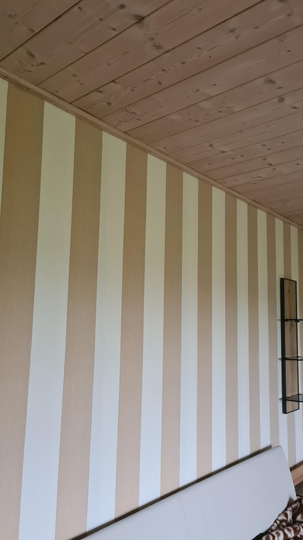 Frisch an der Wand