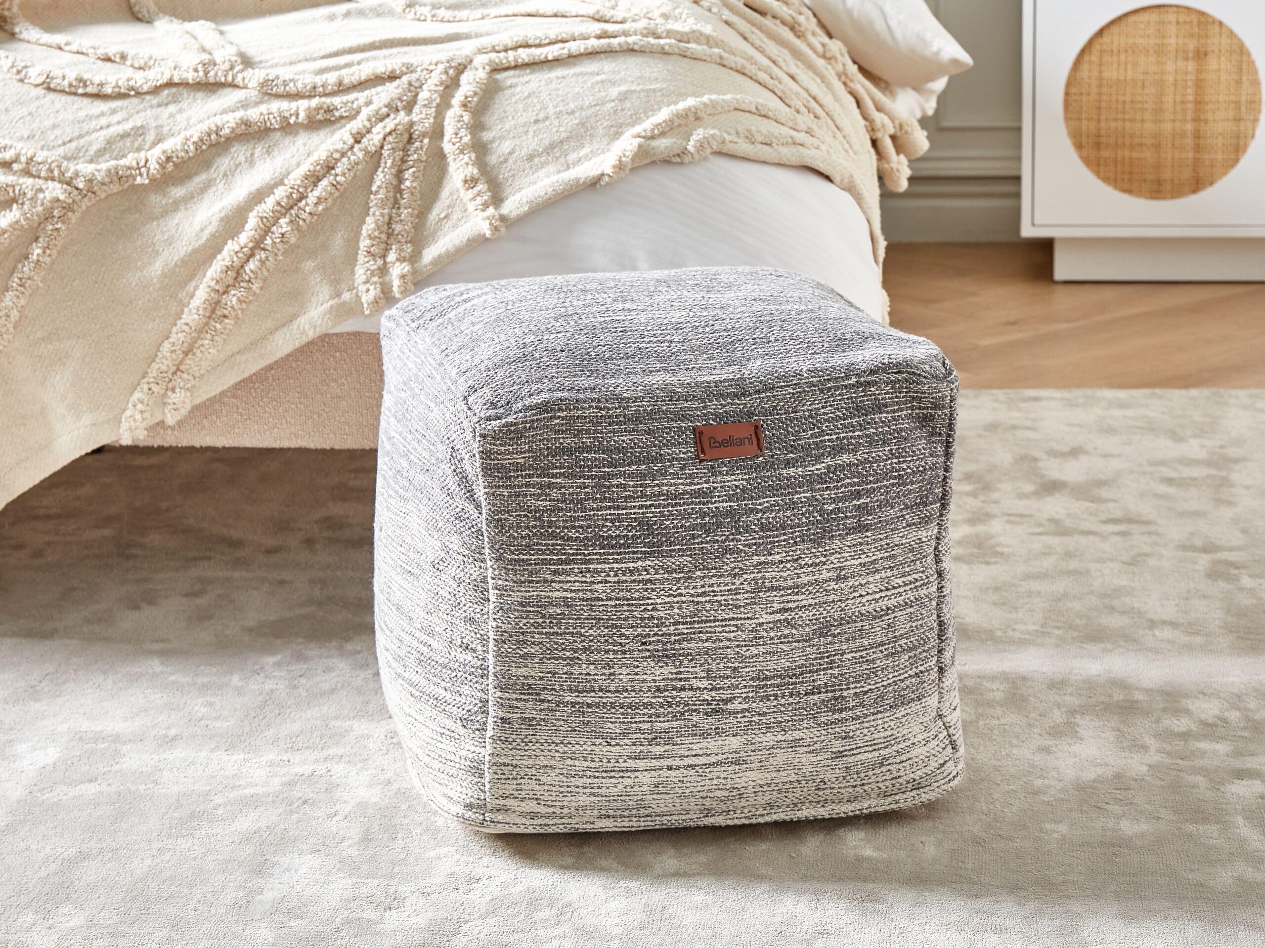 beliani-hirri-pouf-baumwolle-hellgrau-40x40-gestreift image 2