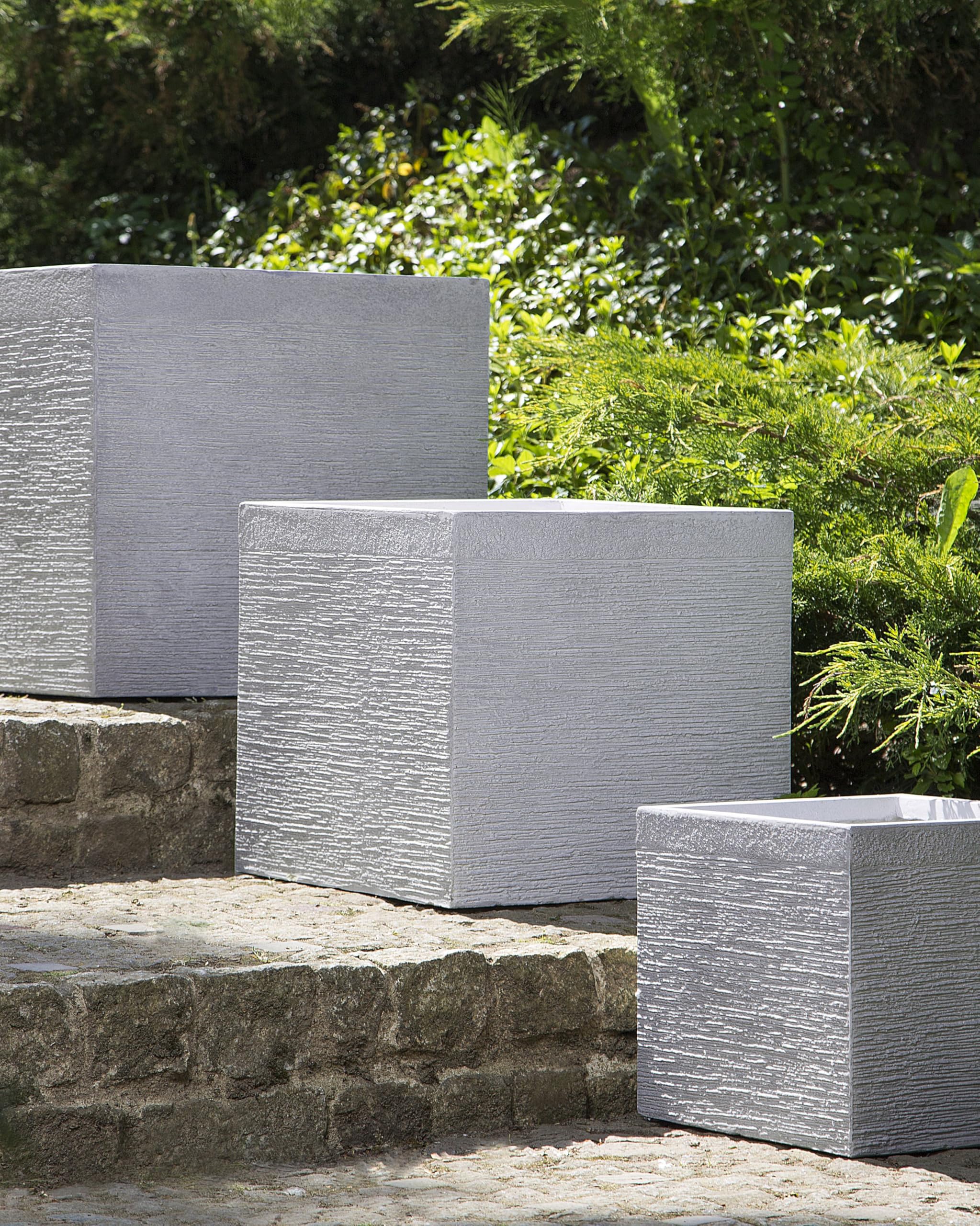 beliani-paros-blumentopf-40x40x38-cm-hellgrau-52-l image 2