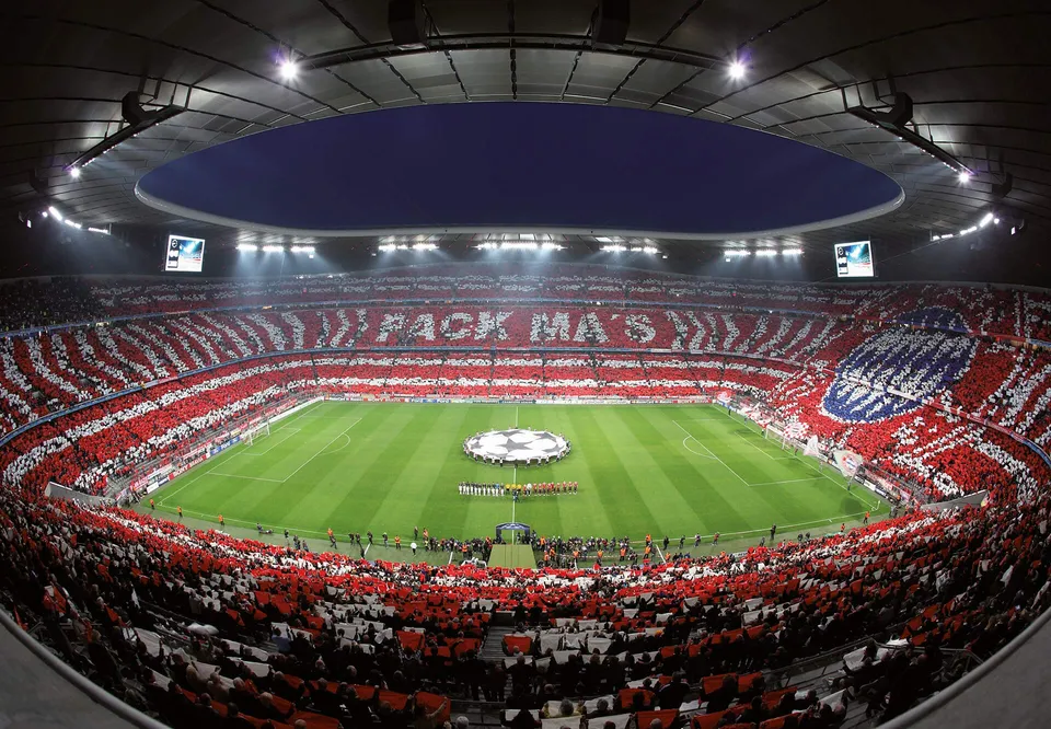 a-s-cr-ation-fototapete-stadion-fc-bayern-rot-366x254cm image 1