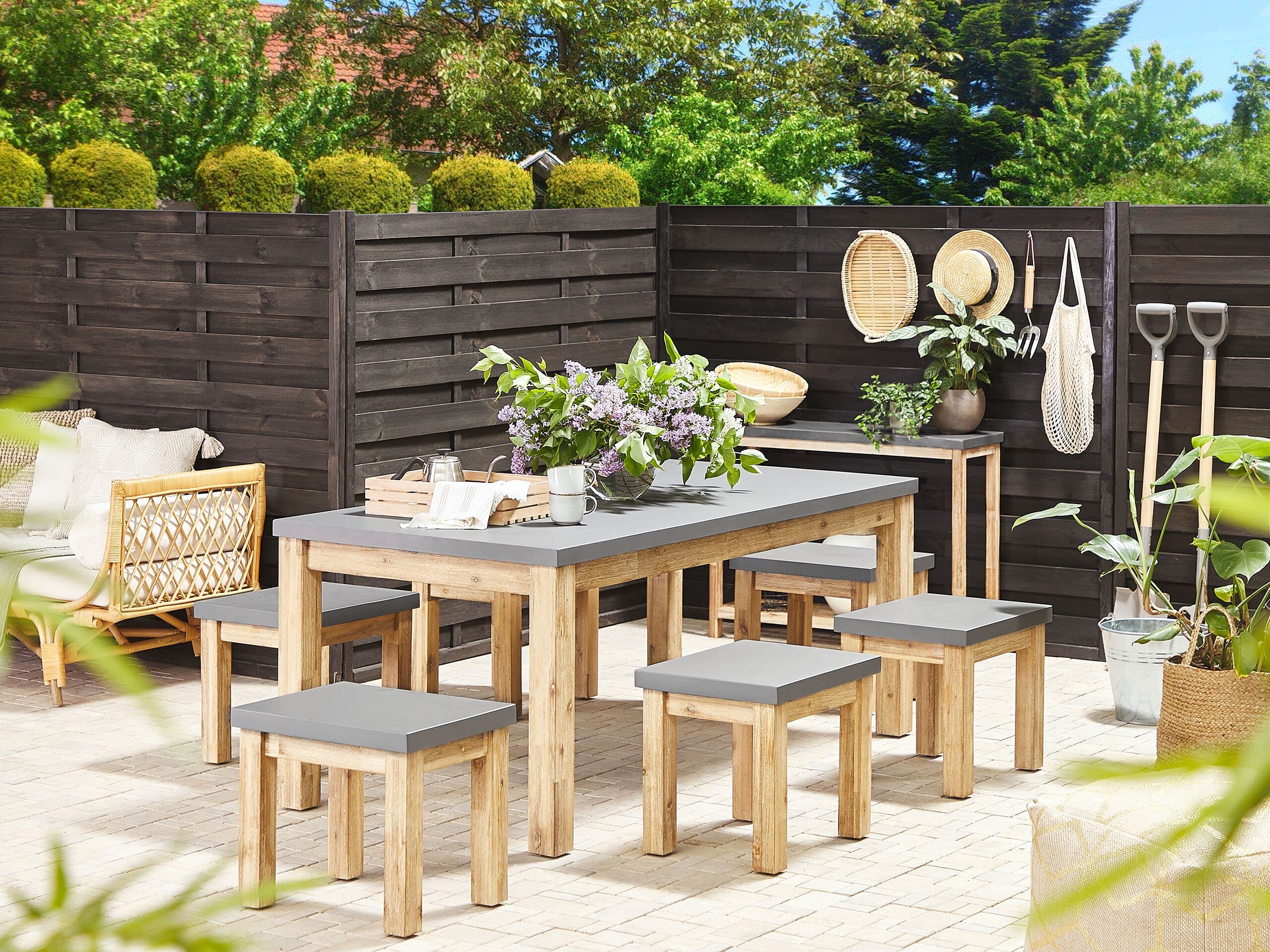 beliani-ostuni-gartenset-180-cm-6-hocker-betonoptik-grau image 2