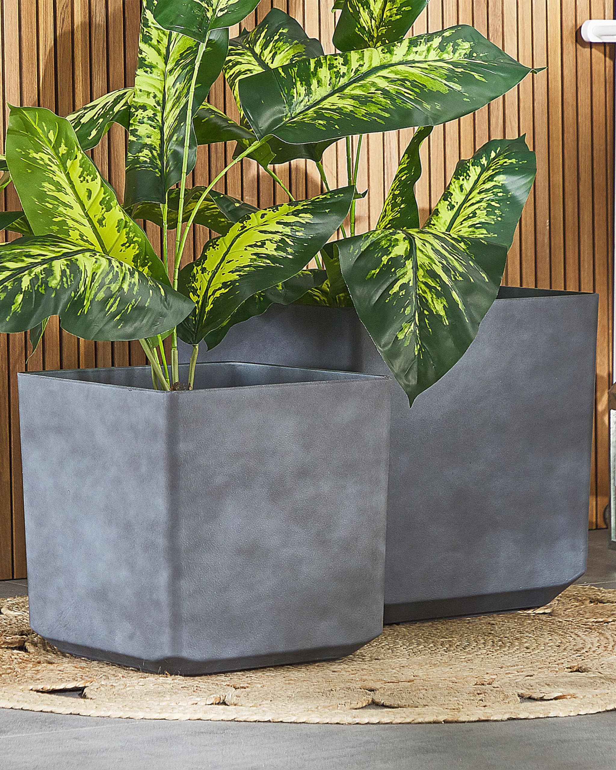 beliani-artiki-blumentopf-grau-quadratisch-43x43x43-cm image 2