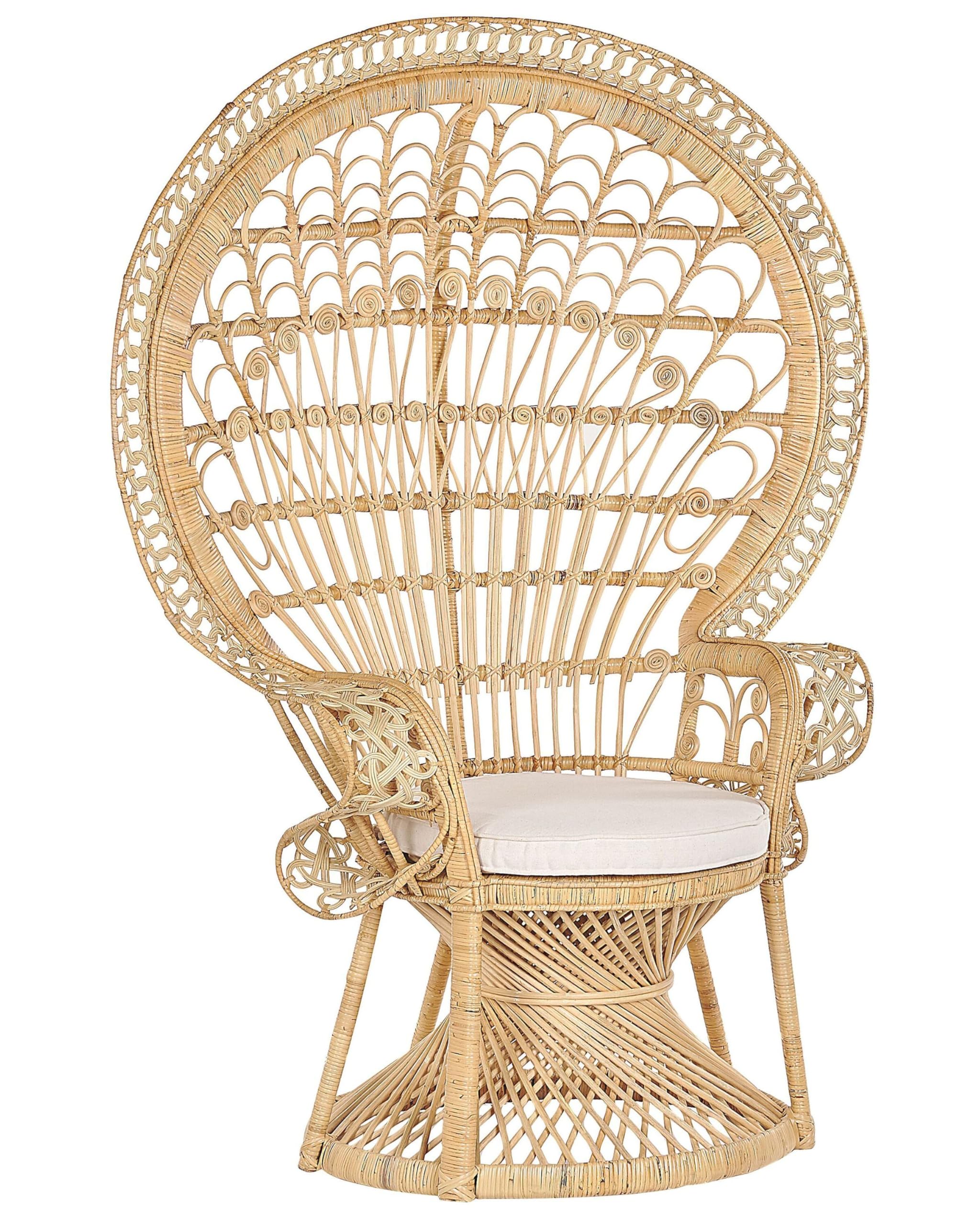 beliani-emmanuelle-pfauensessel-rattan-beige-kissen image 1