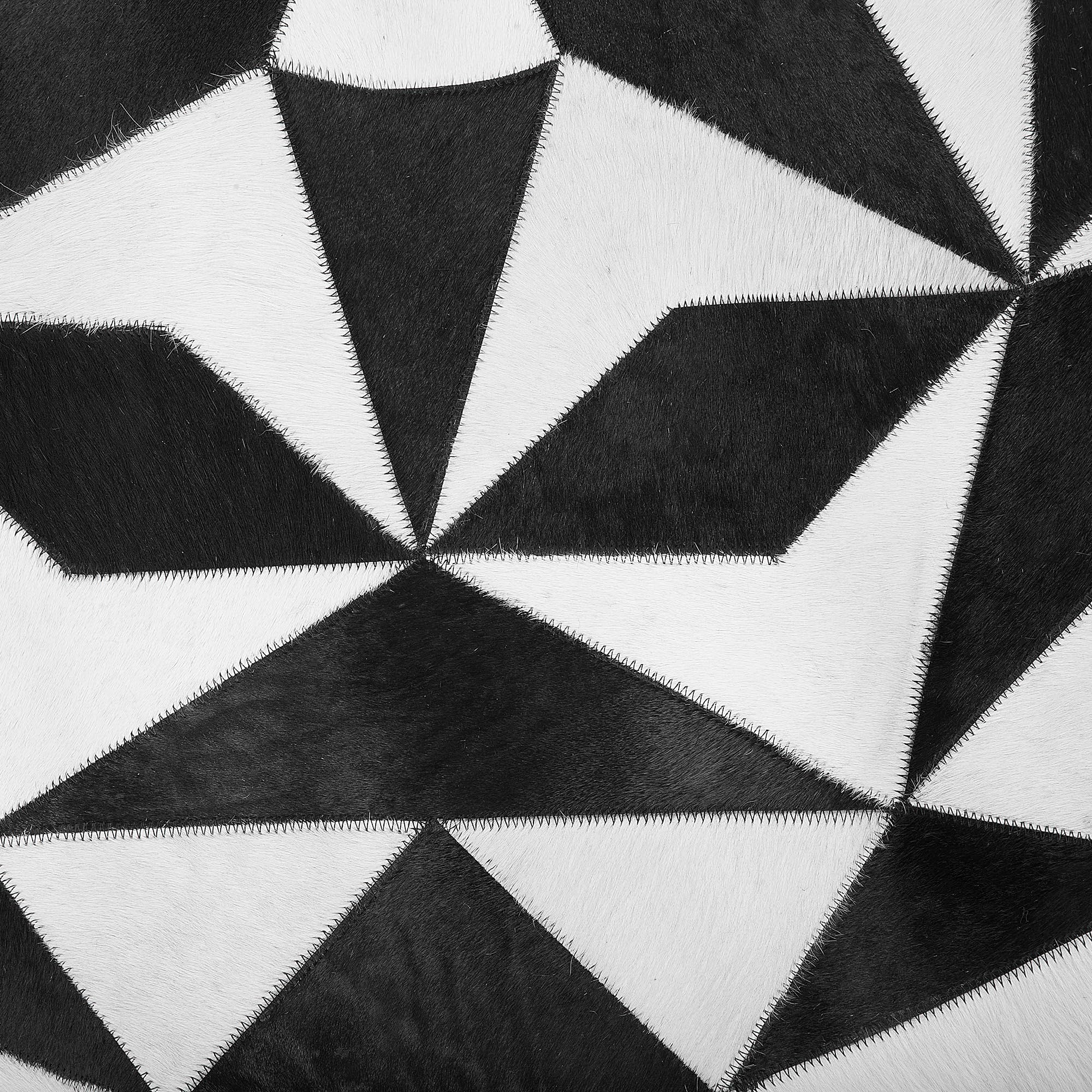 beliani-turgutlu-lederteppich-rund-140-cm-schwarz-wei-geometrisch image 4