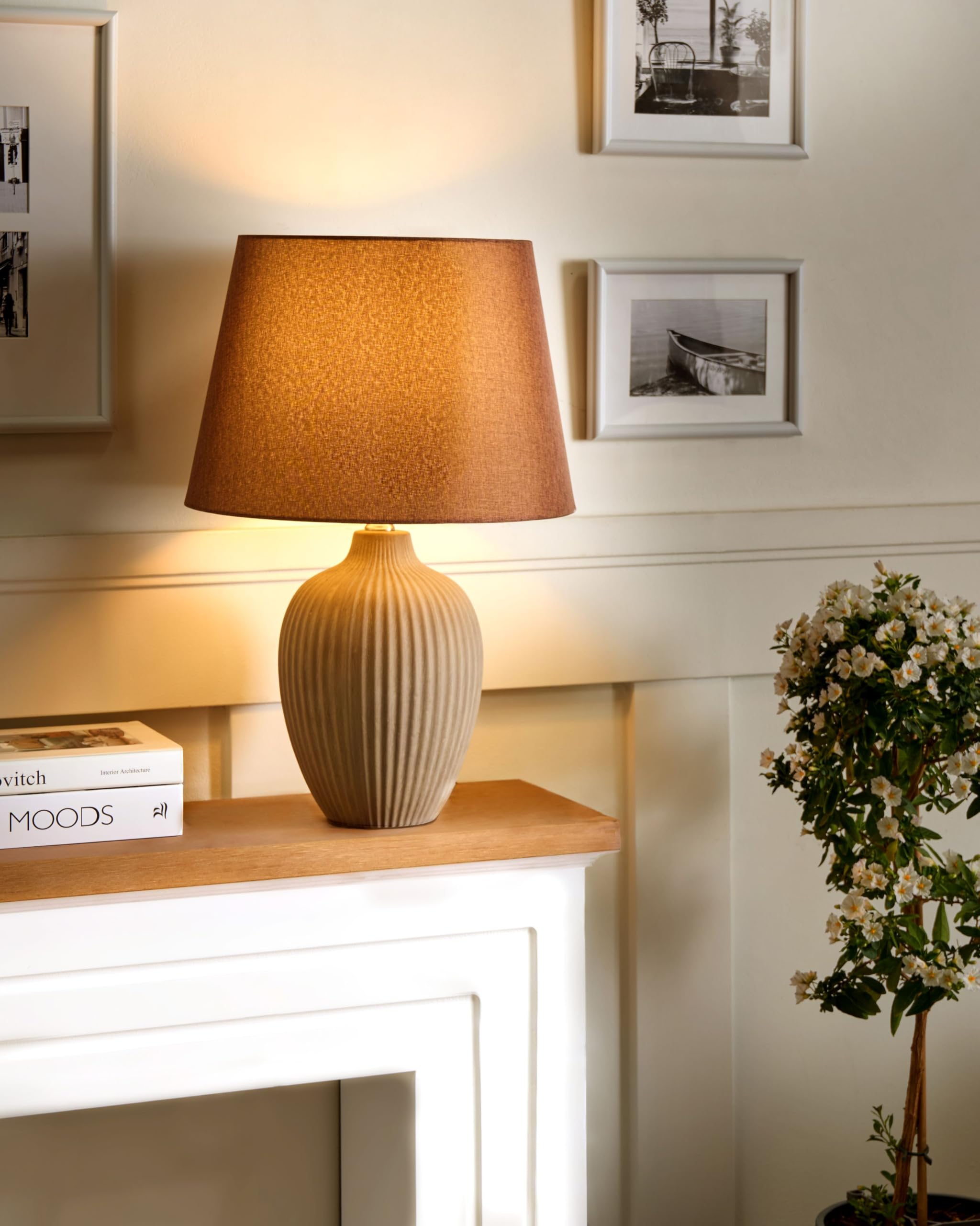 beliani-fergus-tischlampe-braun-leinen-keramik-52-cm image 2
