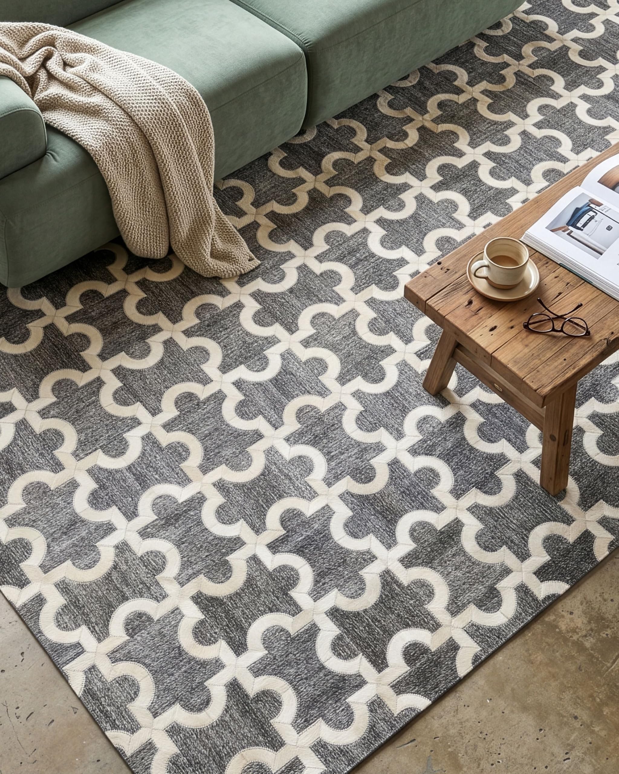 beliani-yedisu-kuhfell-teppich-160x230-cm-grau-beige-puzzle image 2