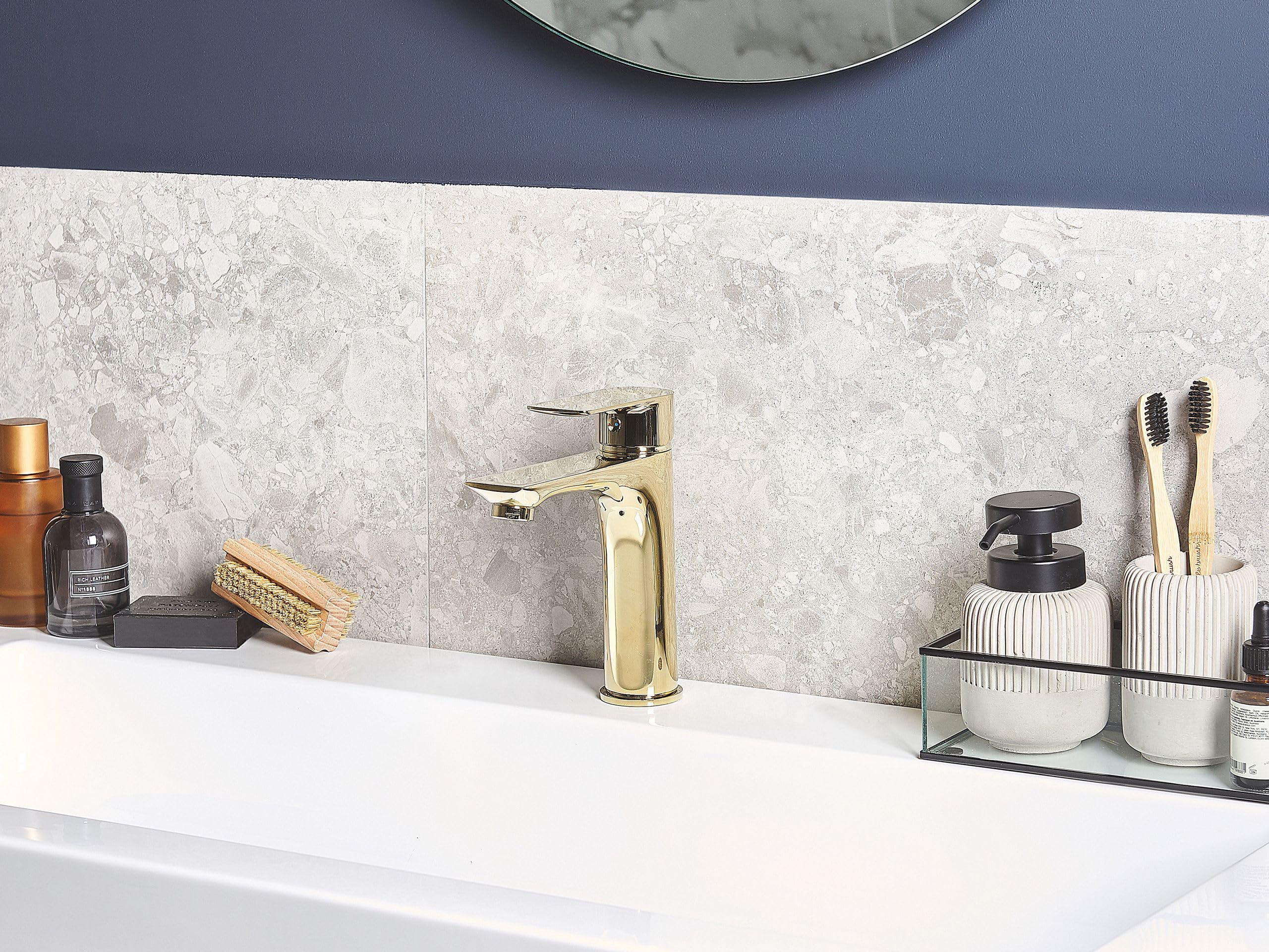 beliani-berloi-wasserhahn-messing-gold-waschtischarmatur-gl-nzend image 2