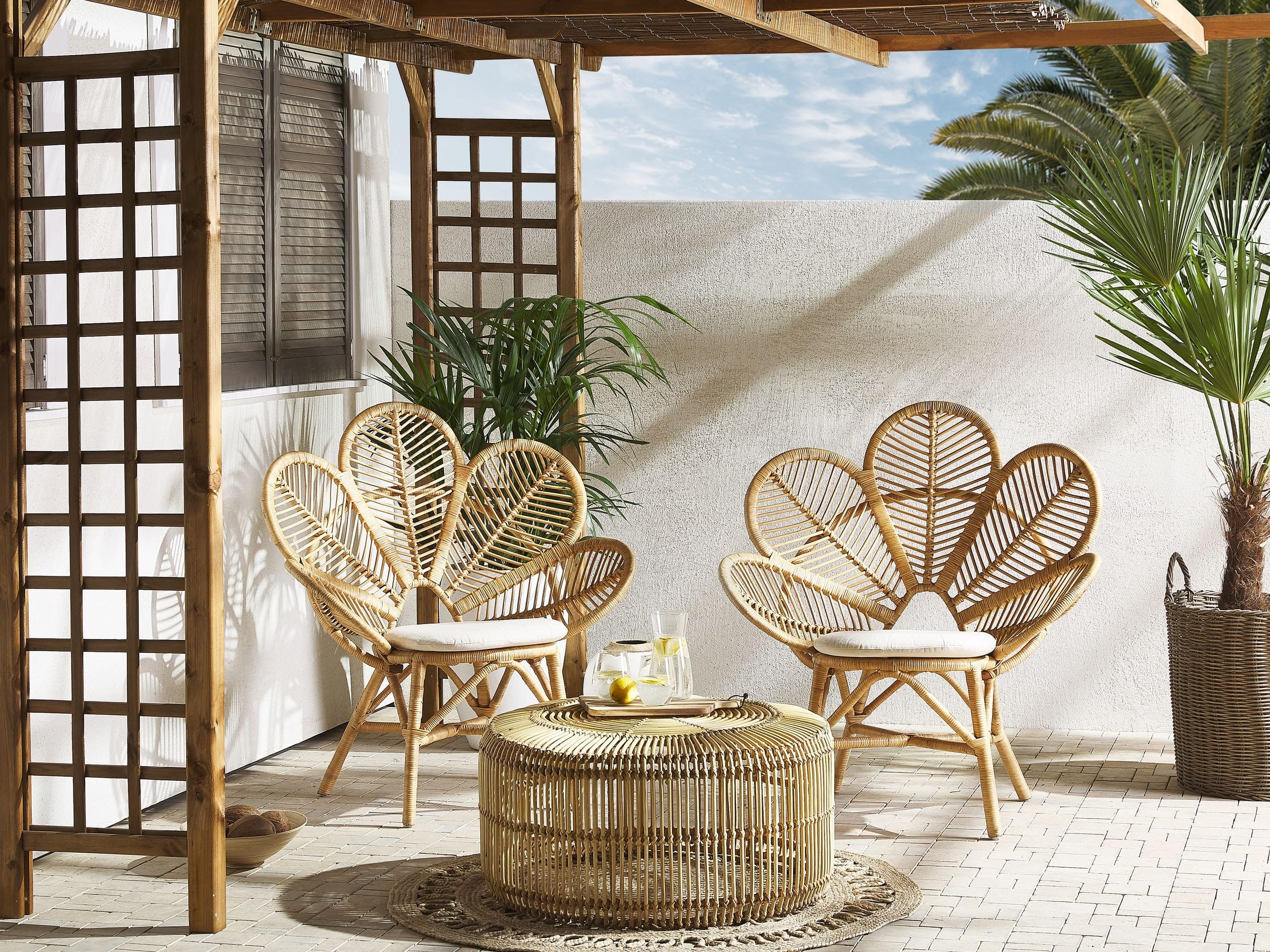 beliani-florentine-limni-balkonset-rattan-beige-2-st-hle-tisch image 2