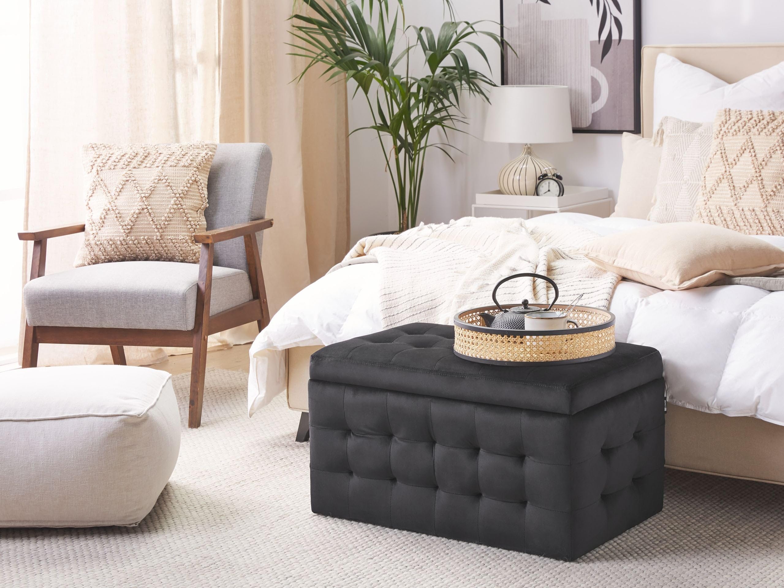 beliani-michigan-hocker-mit-stauraum-samt-schwarz-72-cm image 2