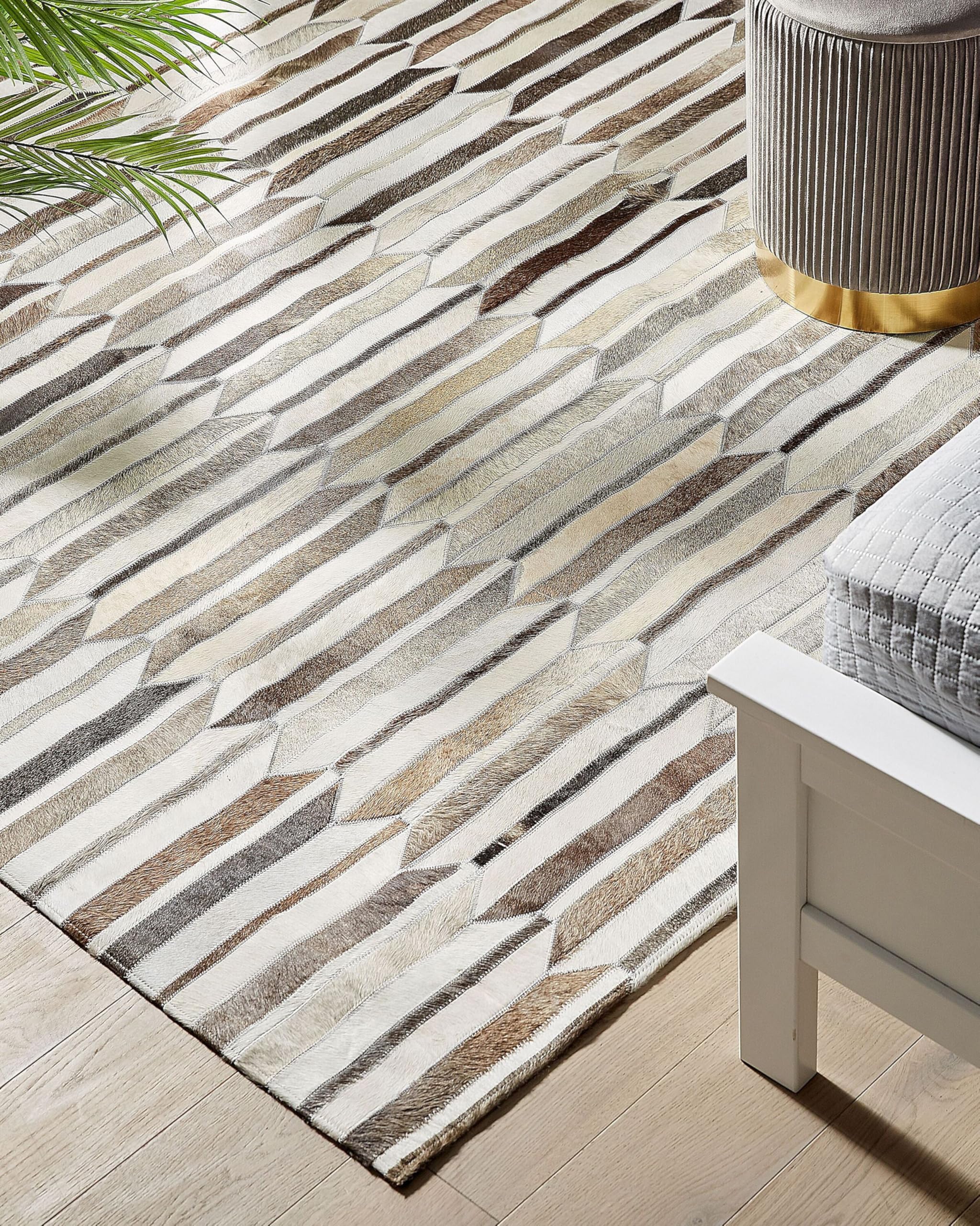 beliani-kulalar-leder-teppich-140x200-cm-beige-braun-patchwork image 2