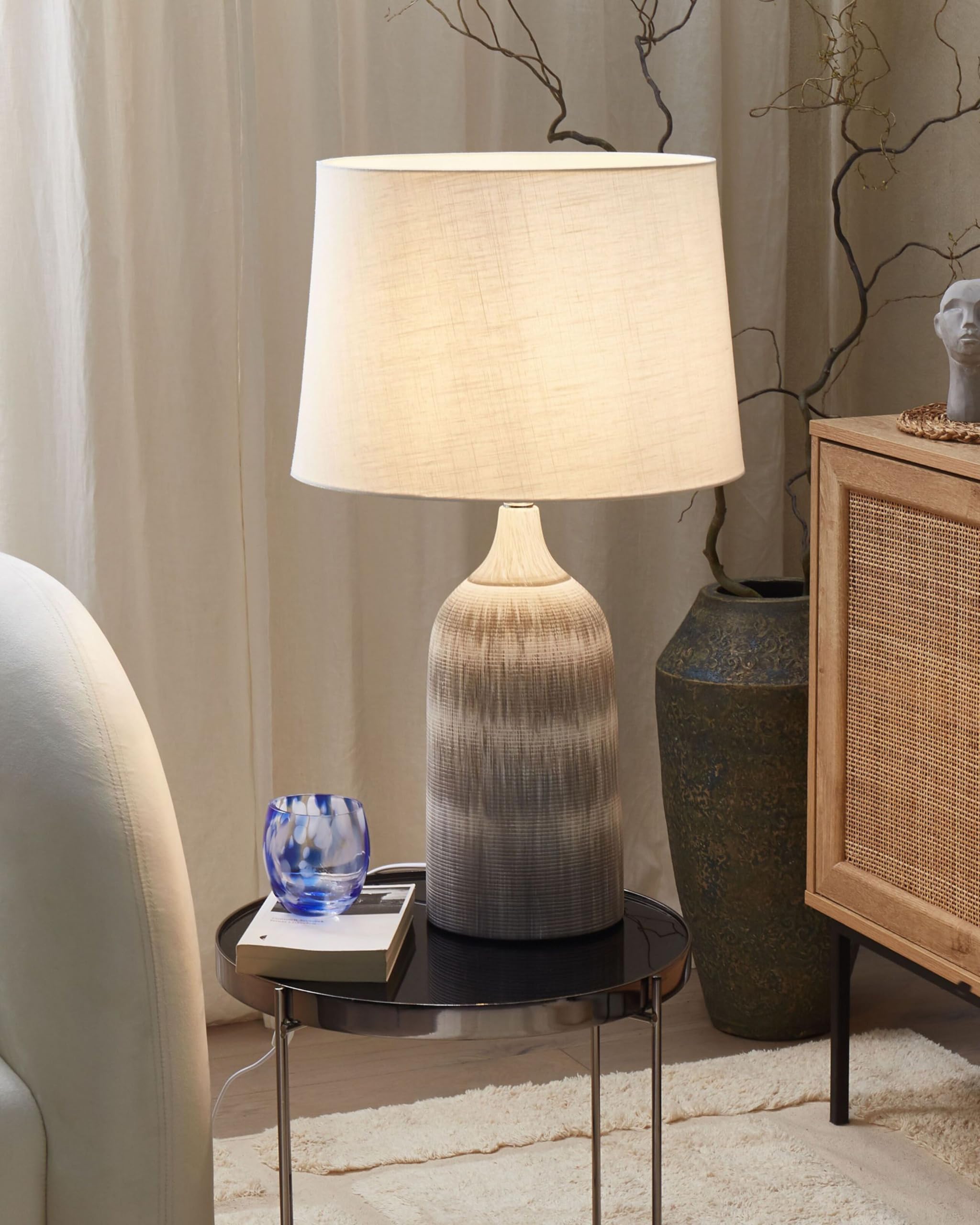 beliani-georgina-tischlampe-keramik-grau-66-cm-wei-er-schirm image 2