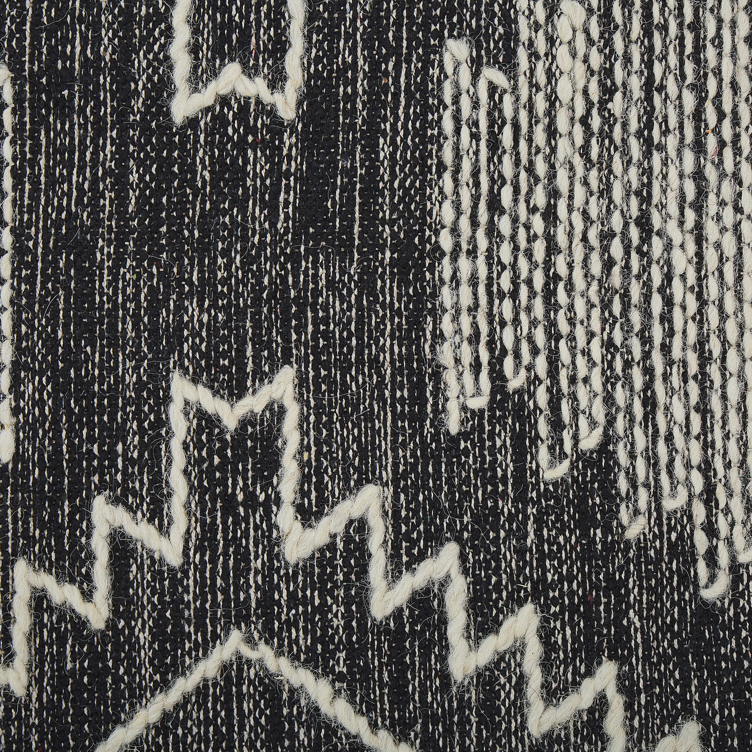 beliani-arbaa-teppich-140x200-schwarz-wei-boho-kurzflor image 6