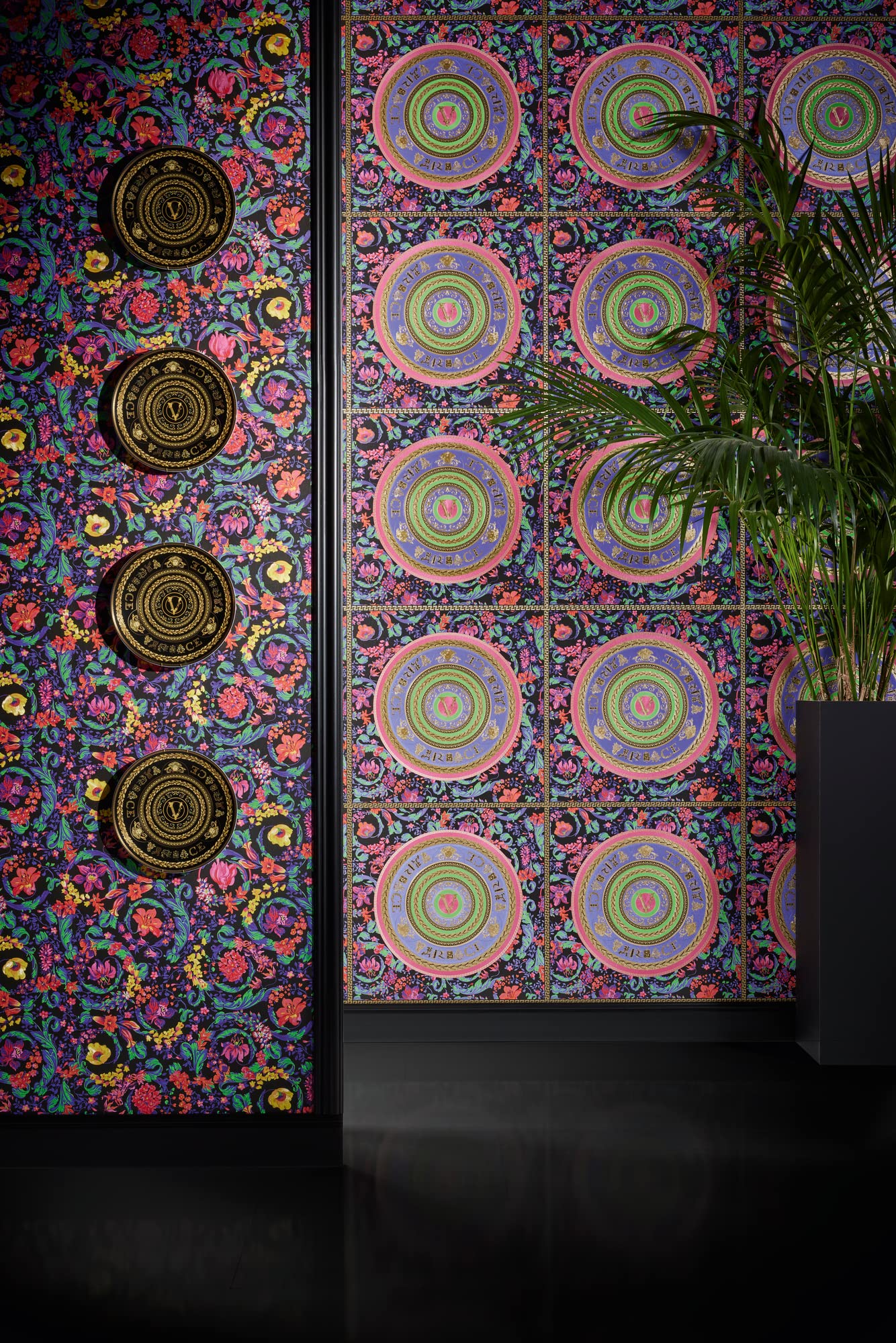 a-s-cr-ation-versace-387051-vliestapete-bunt-pink-gr-n image 4
