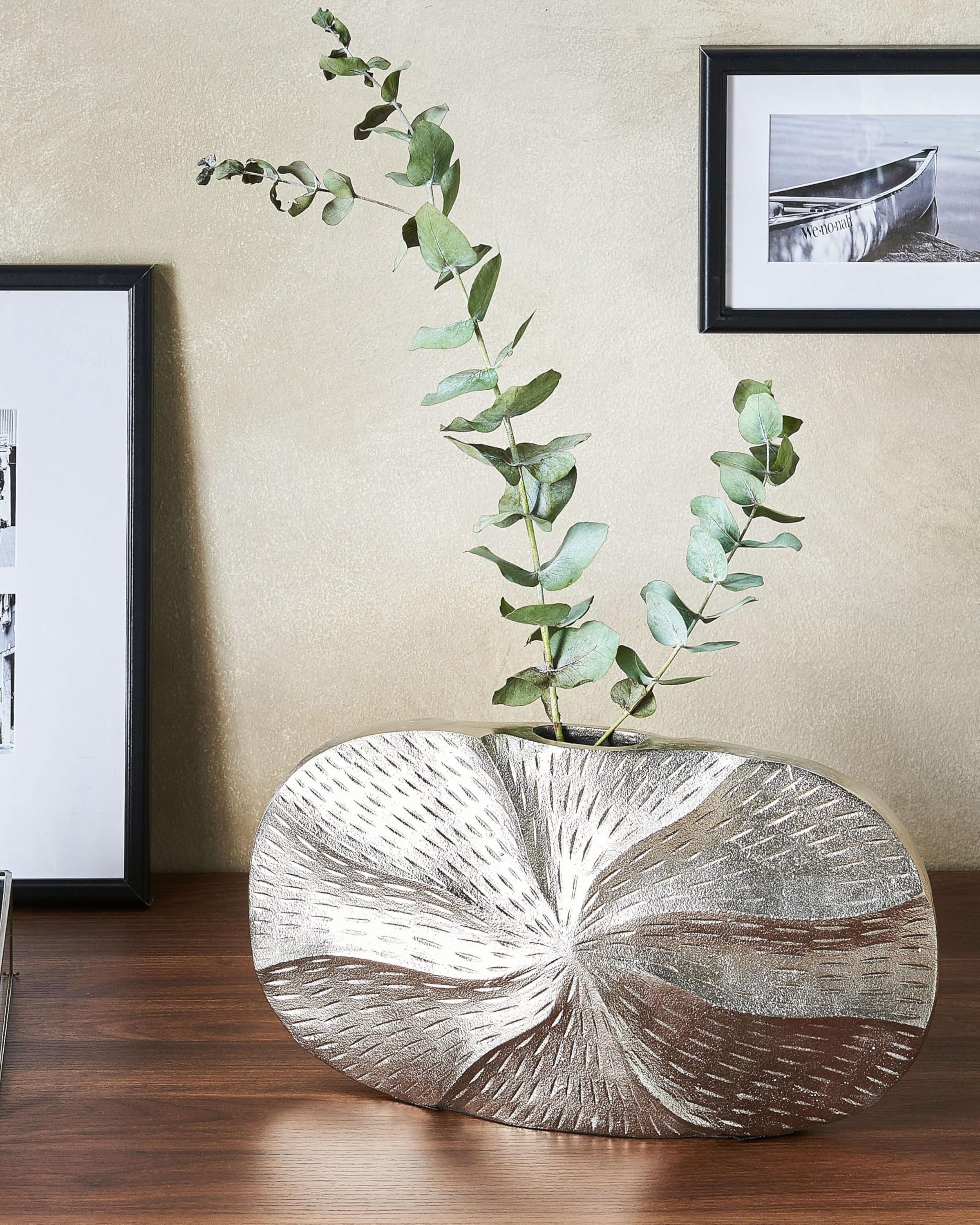 beliani-vase-urgench-blumenvase-aluminium-silber-21-cm-handarbeit image 2
