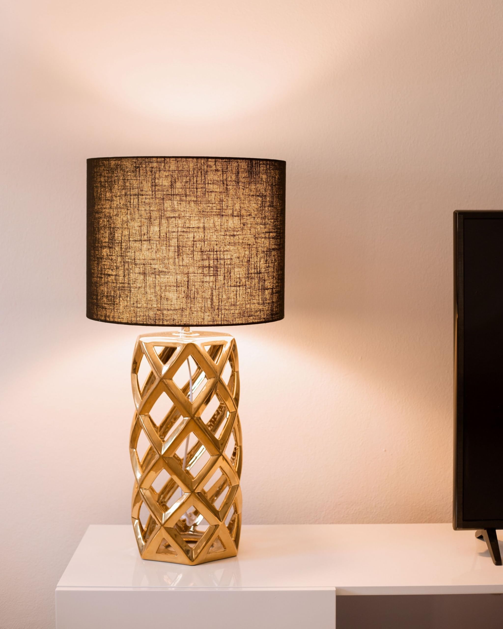 beliani-sejla-tischlampe-keramik-gold-schirm-schwarz-71-cm image 2