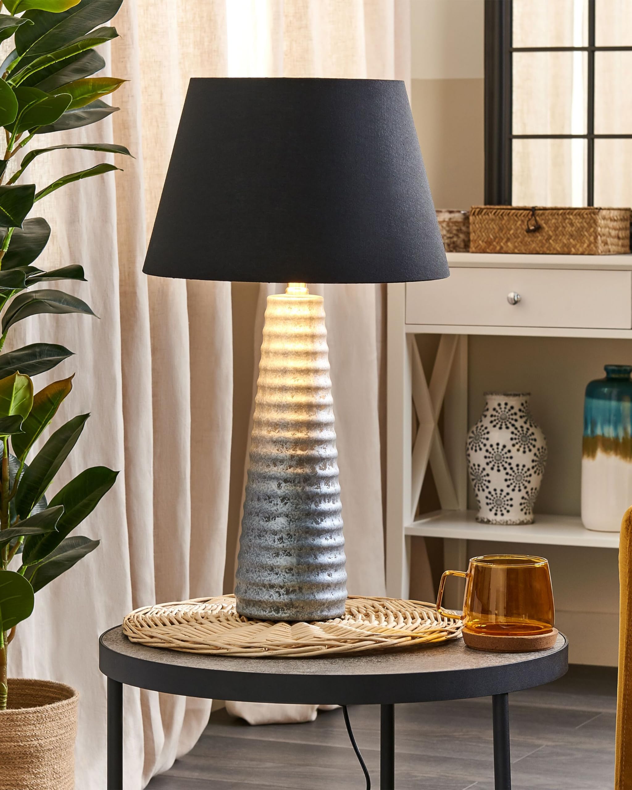 beliani-vilnia-tischlampe-silber-schwarz-keramik-mit-stoffschirm image 2