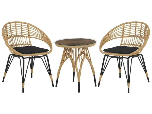 beliani-pellaro-balkonset-2-rattansessel-tisch-hellbraun-schwarz image 1