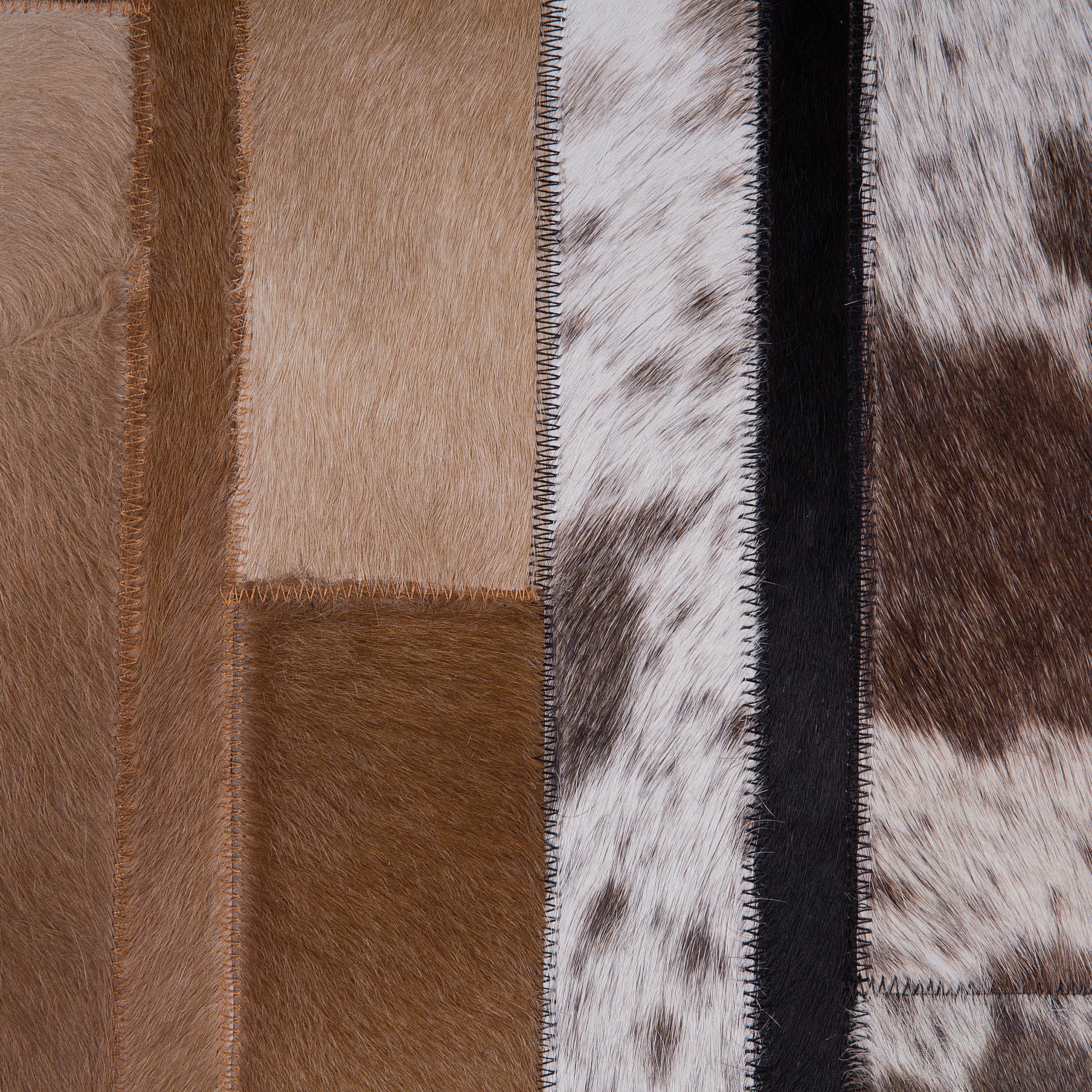 beliani-dalyan-kuhfellteppich-140x200-schwarz-beige image 6