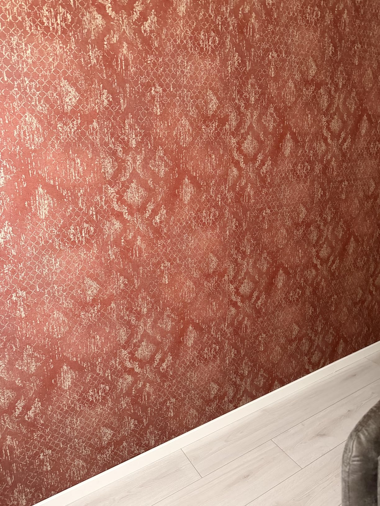 Edel an der Wand