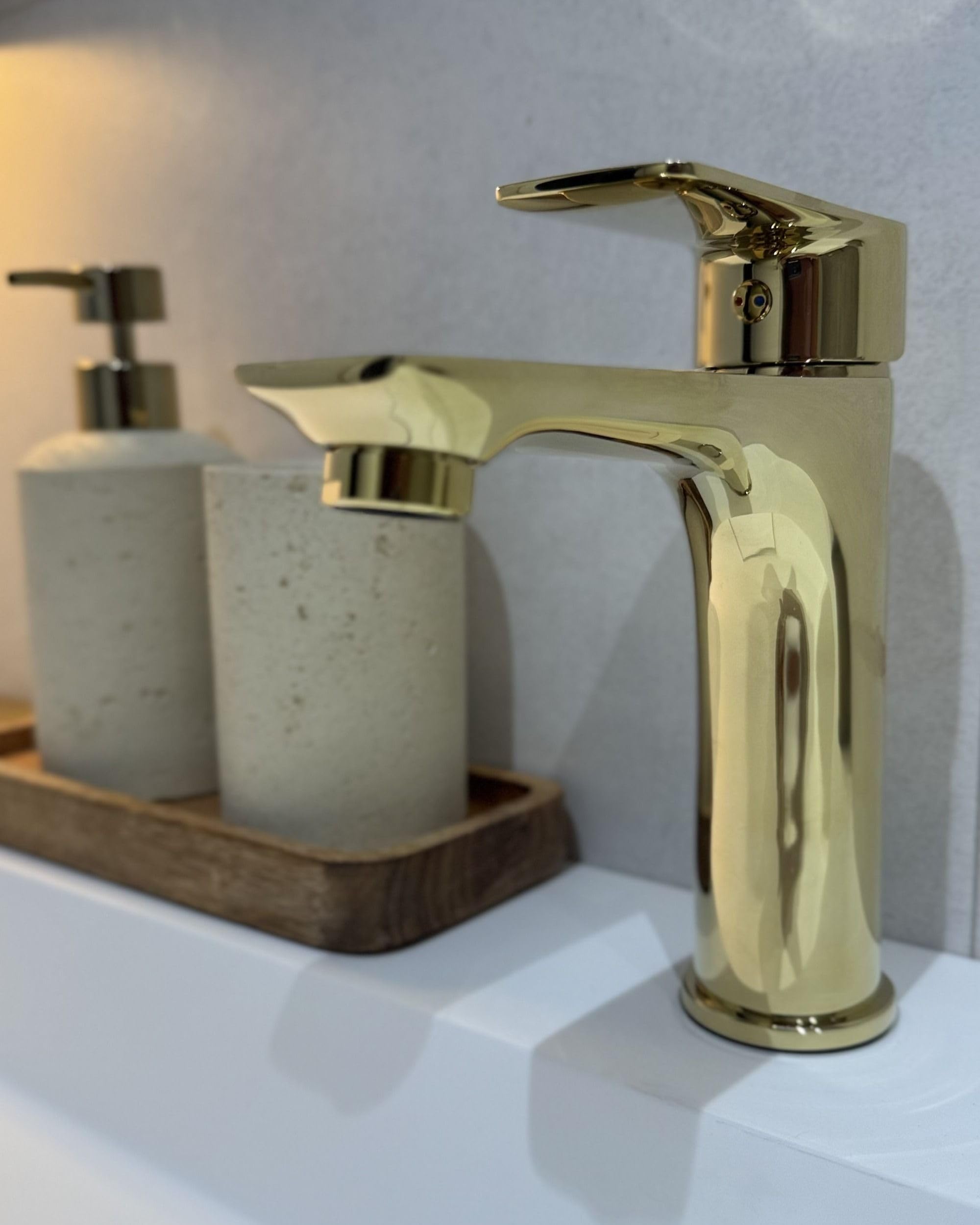 beliani-berloi-wasserhahn-messing-gold-waschtischarmatur-gl-nzend image 7