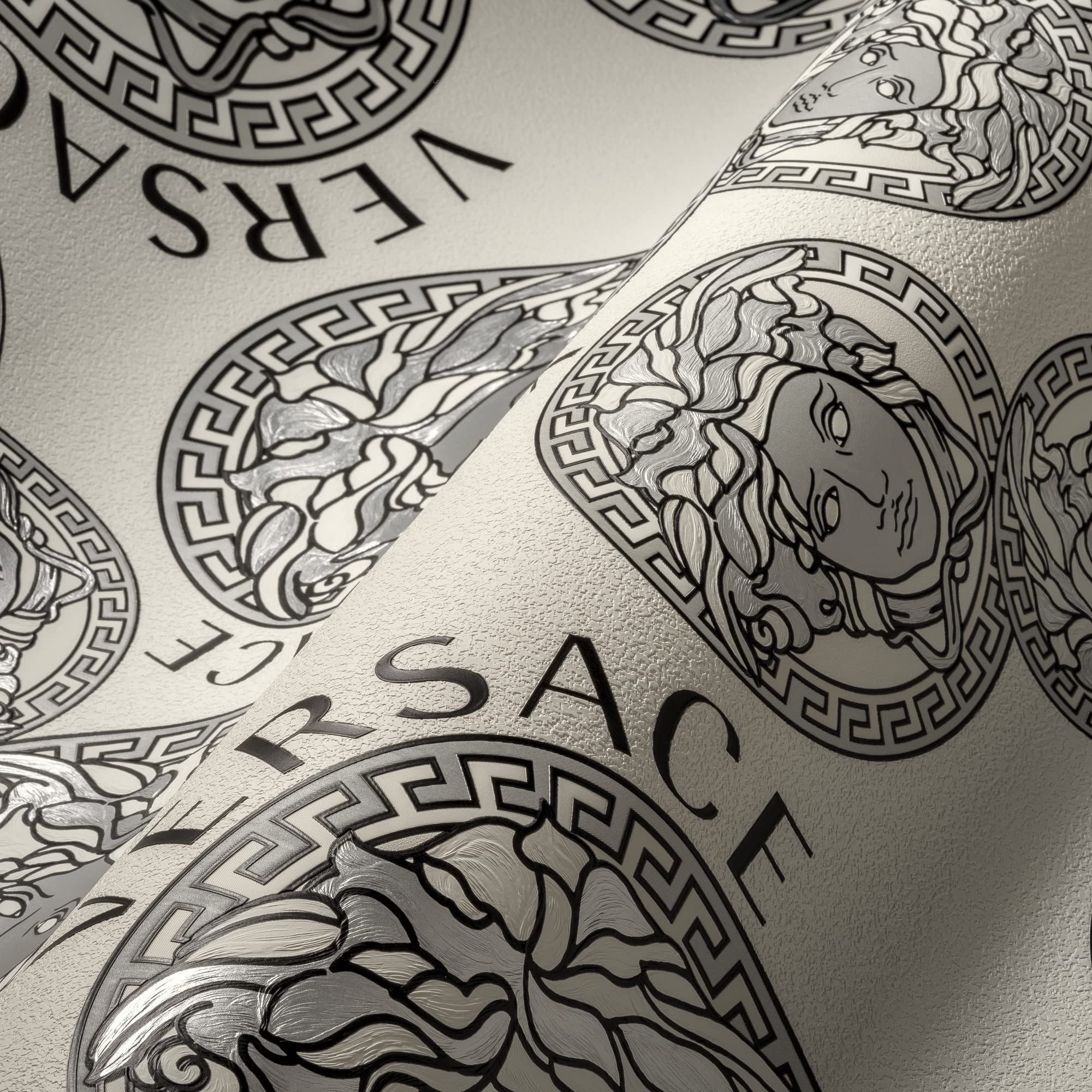 versace-wallpaper-386102-vliestapete-wei-silber-logo image 1