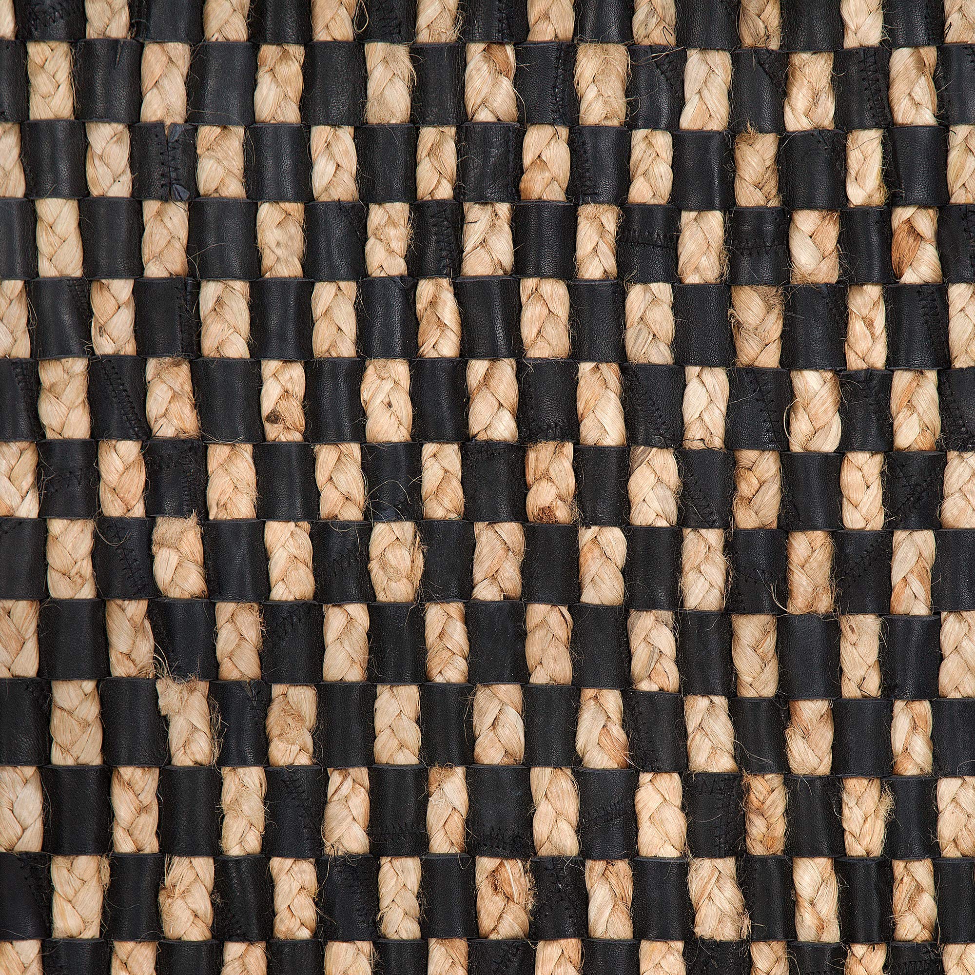 beliani-gerce-ii-teppich-140x200-beige-schwarz-leder-jute-kariert image 5