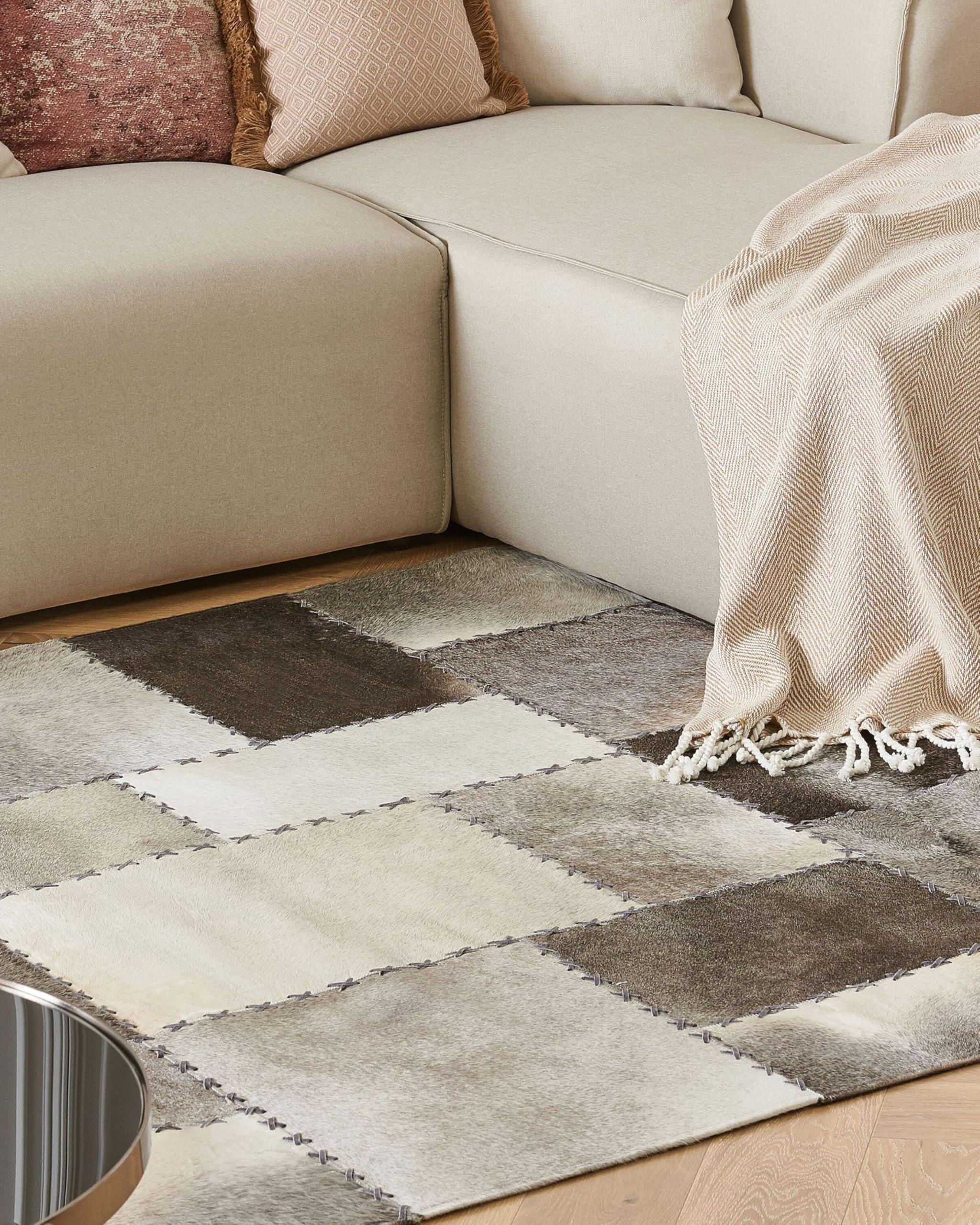 beliani-teppiche-pervari-lederteppich-140x200-taupe-braun-patchwork image 3