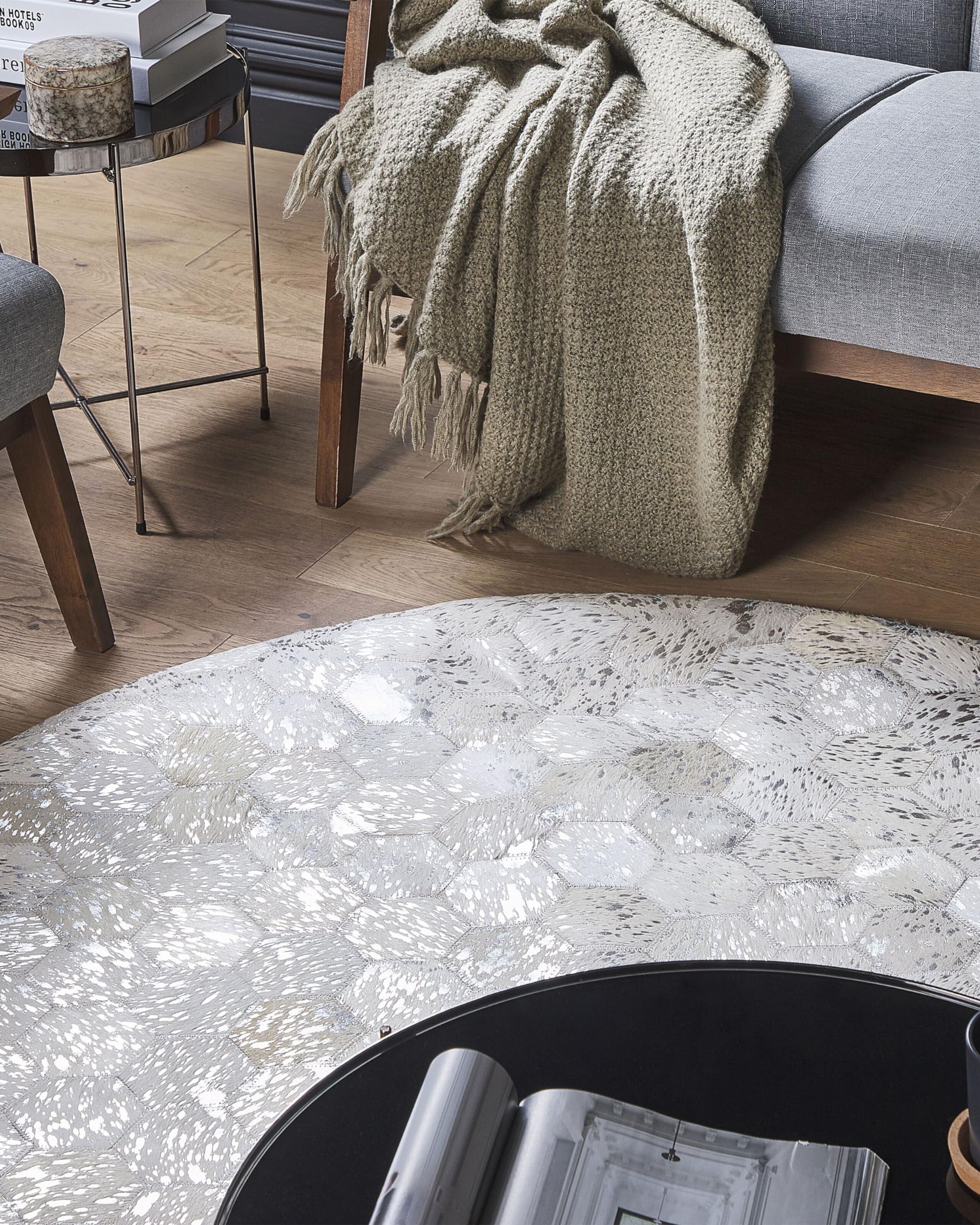 beliani-bozkoy-designer-teppich-leder-rund-140cm-beige-silber image 3